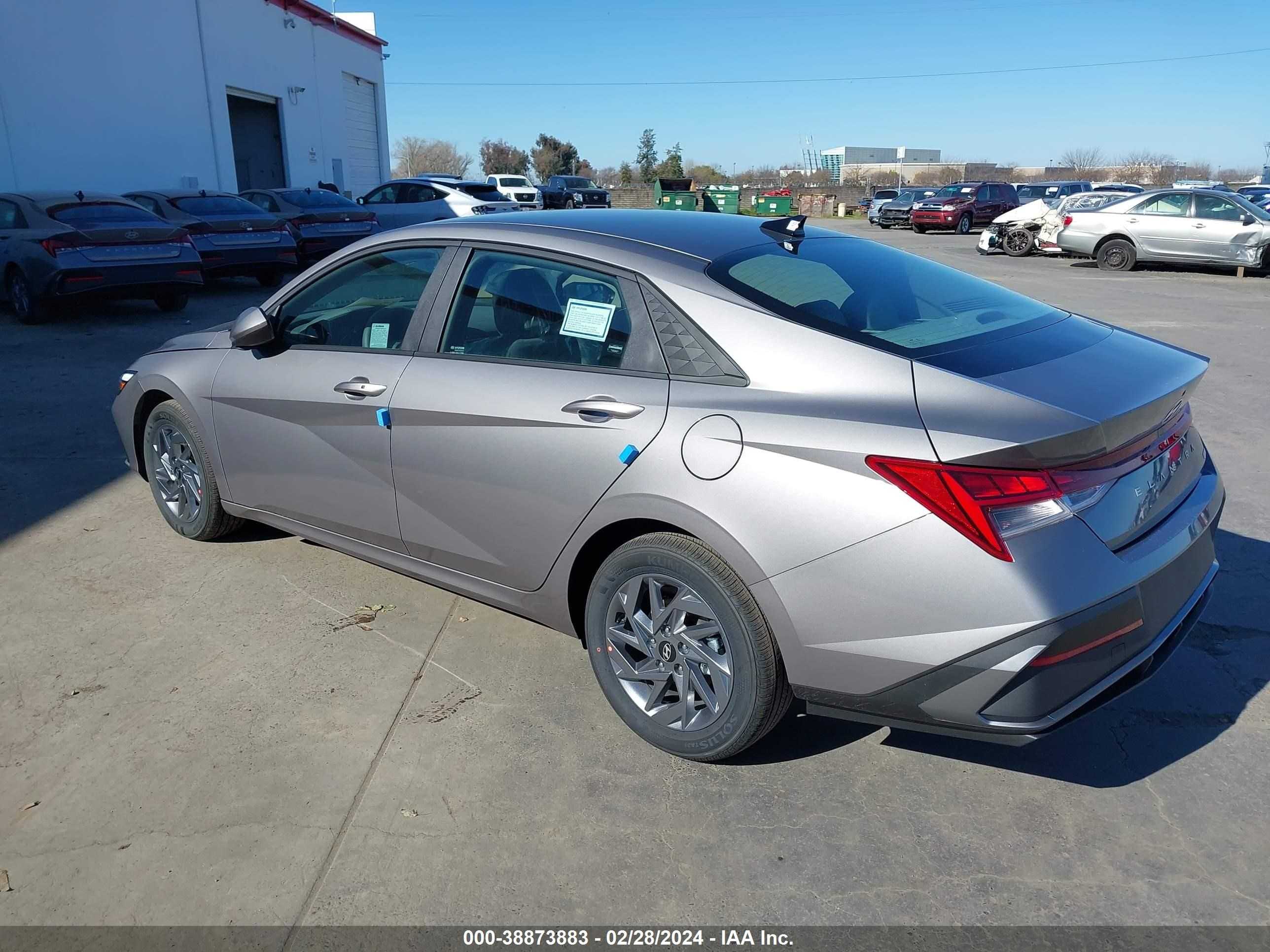 Photo 2 VIN: KMHLM4DJ6RU104960 - HYUNDAI ELANTRA 