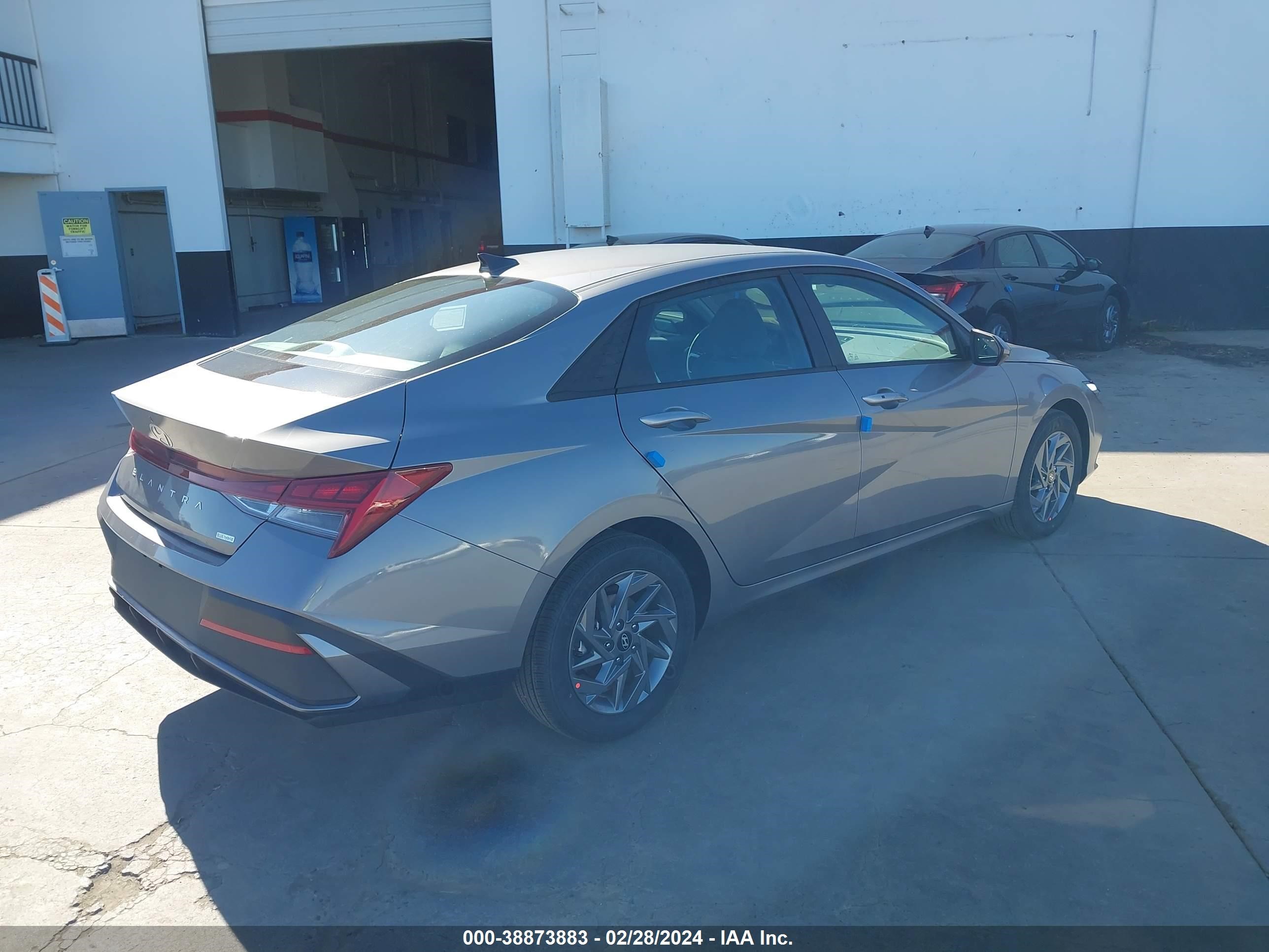 Photo 3 VIN: KMHLM4DJ6RU104960 - HYUNDAI ELANTRA 