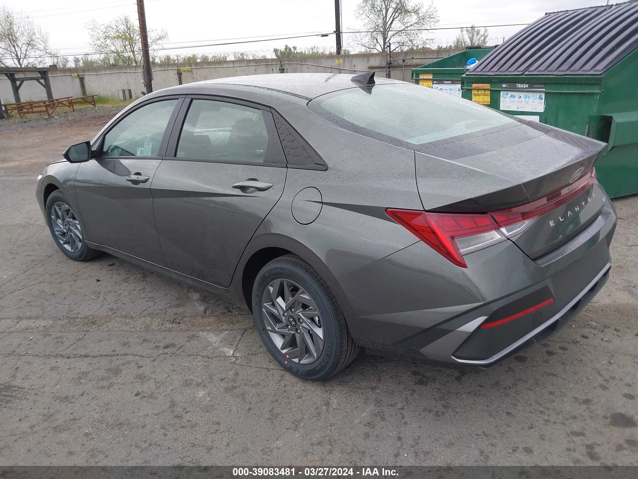 Photo 2 VIN: KMHLM4DJ9RU104869 - HYUNDAI ELANTRA 