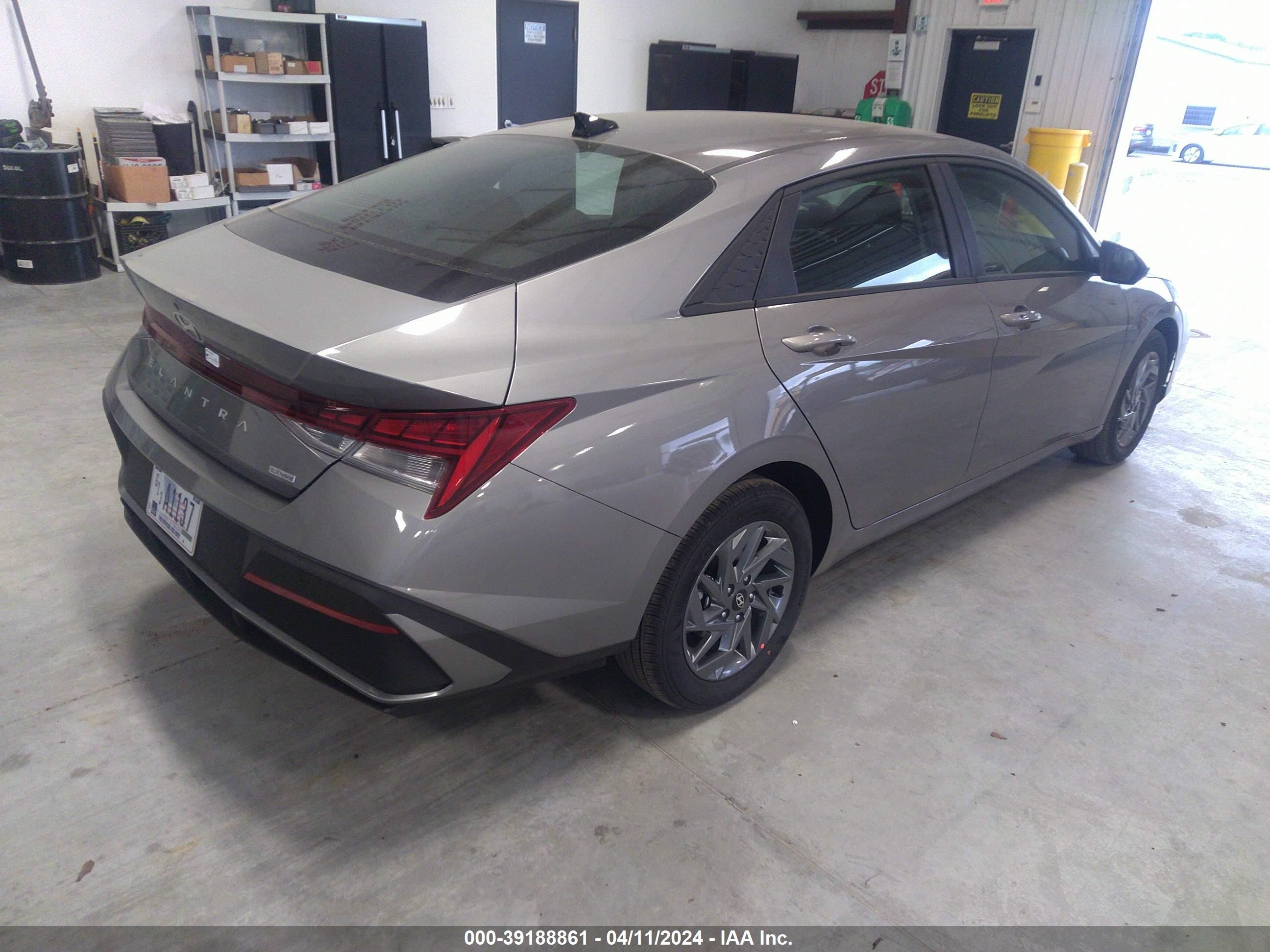 Photo 3 VIN: KMHLM4DJ9RU107450 - HYUNDAI ELANTRA 