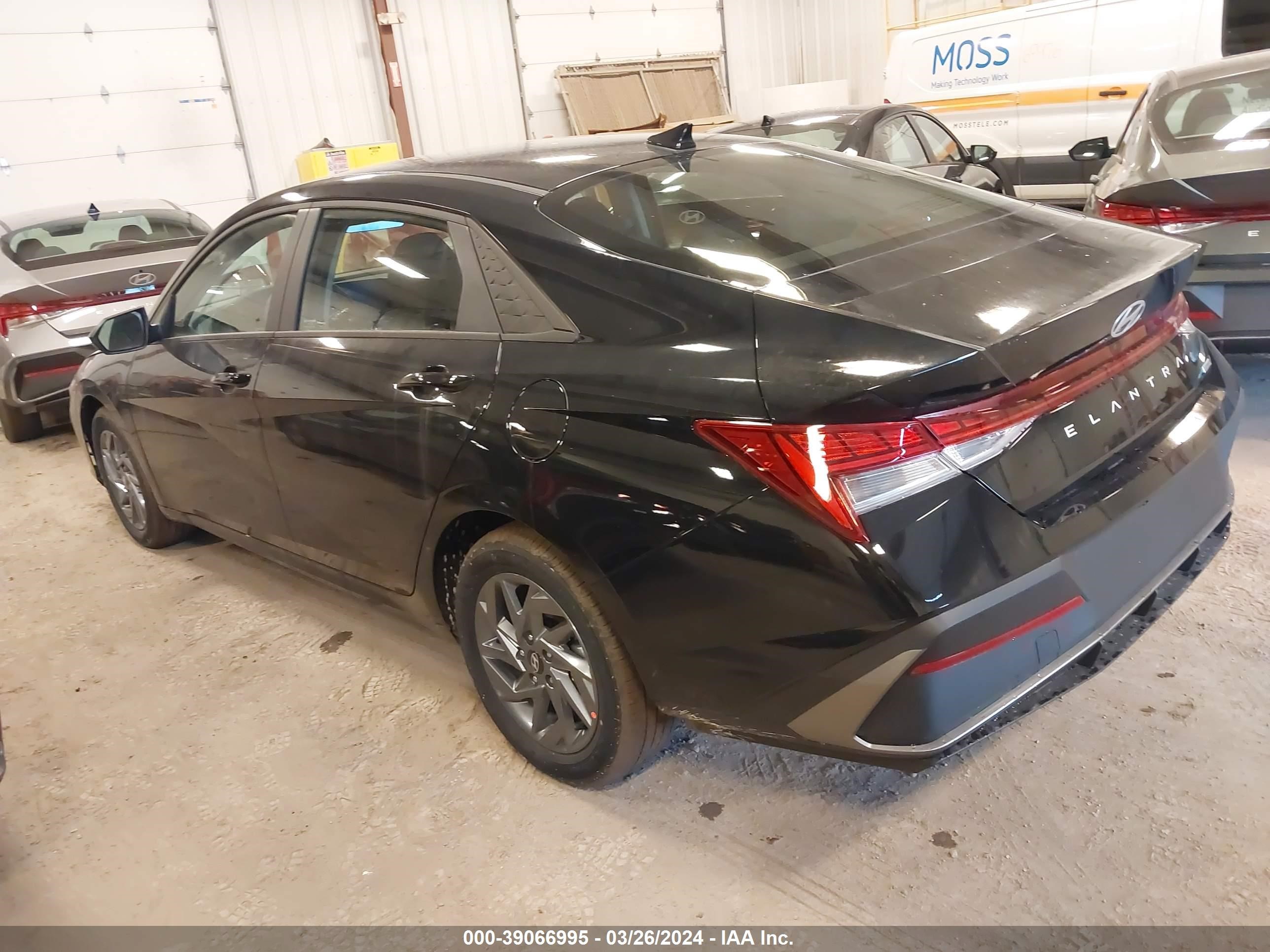 Photo 2 VIN: KMHLM4DJXRU106517 - HYUNDAI ELANTRA 