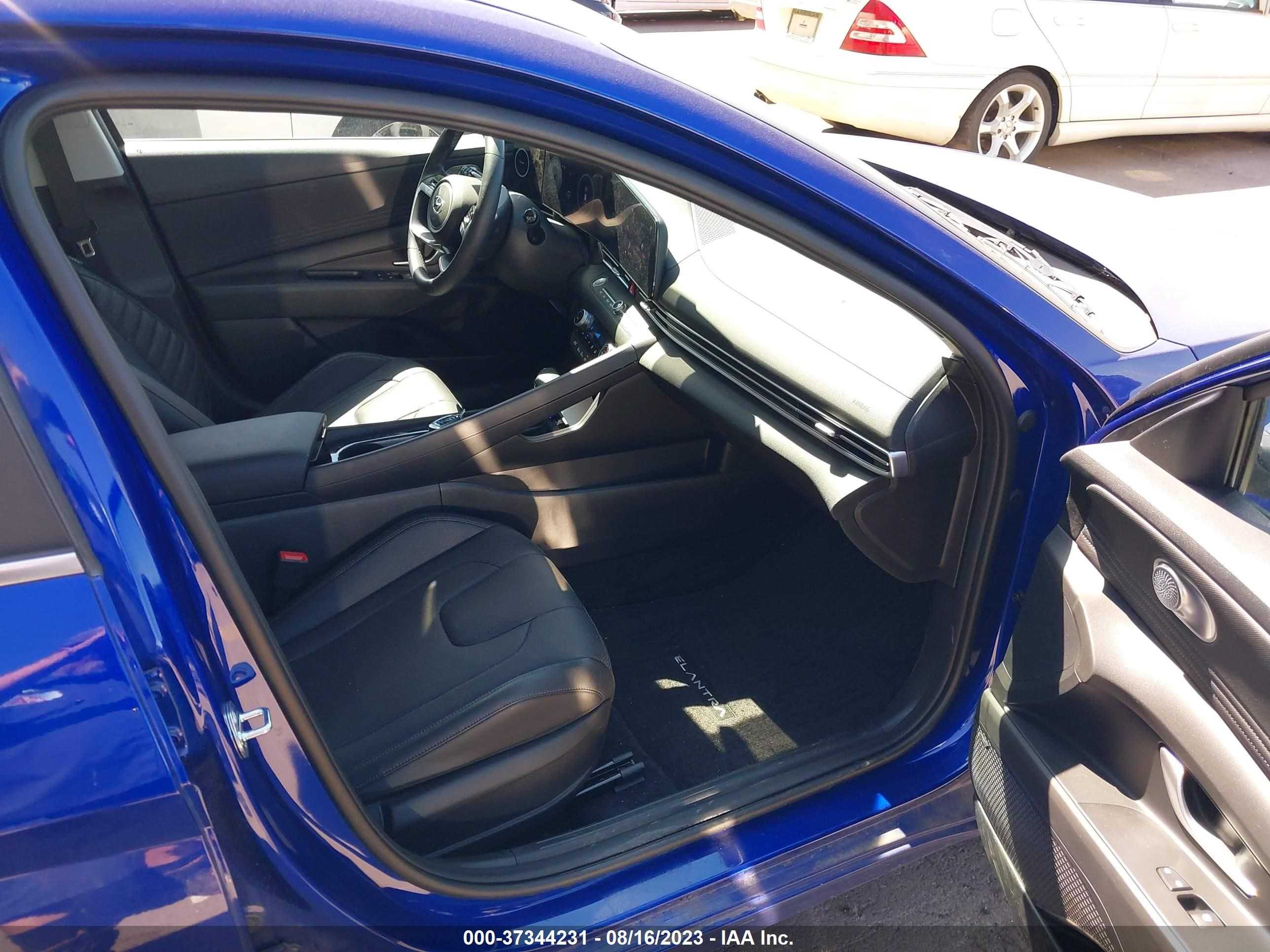 Photo 4 VIN: KMHLN4AJ0PU061439 - HYUNDAI ELANTRA 