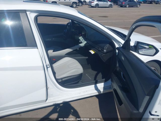 Photo 4 VIN: KMHLN4AJ2PU042567 - HYUNDAI ELANTRA 