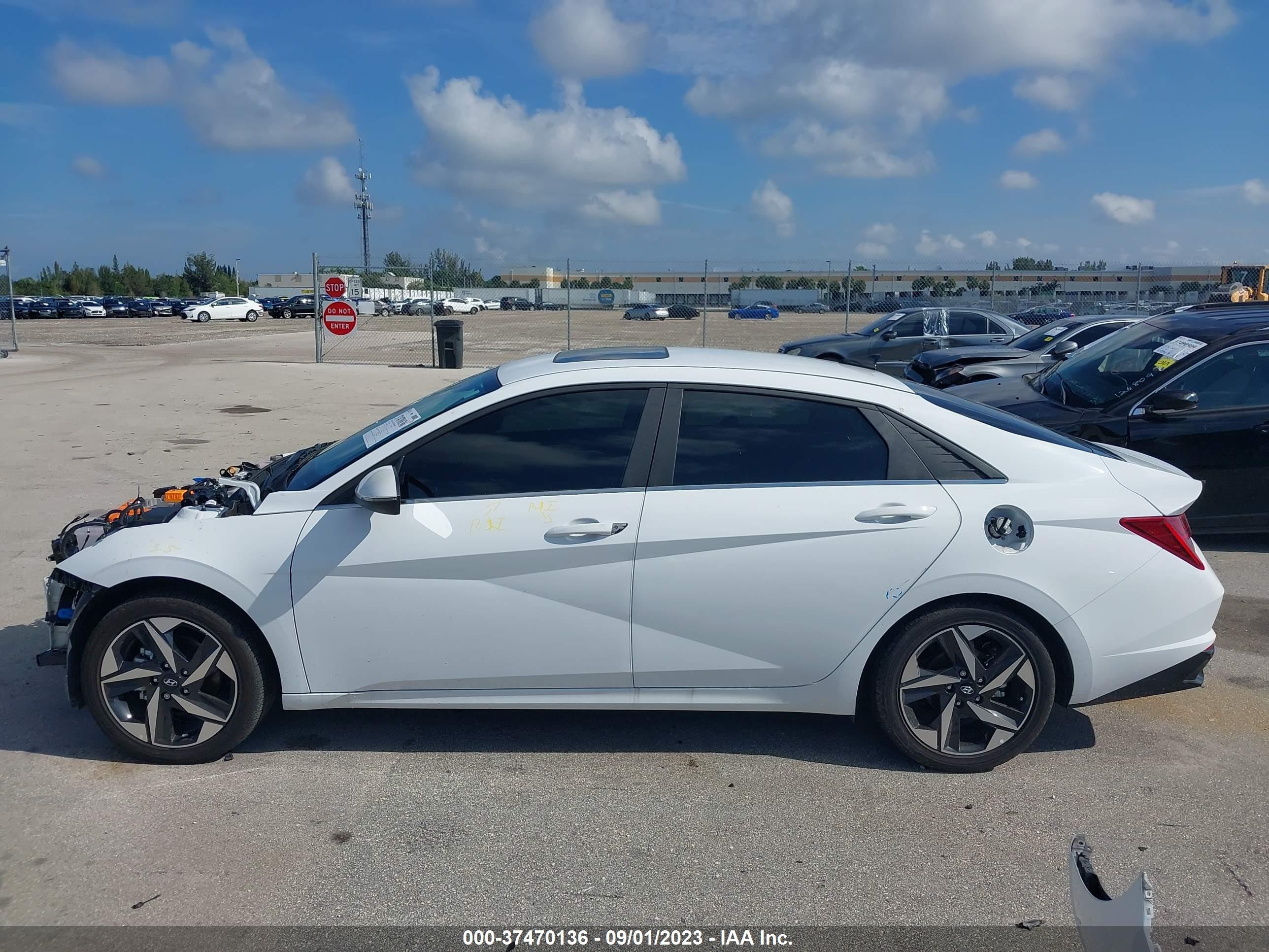 Photo 14 VIN: KMHLN4AJ4PU050668 - HYUNDAI ELANTRA 