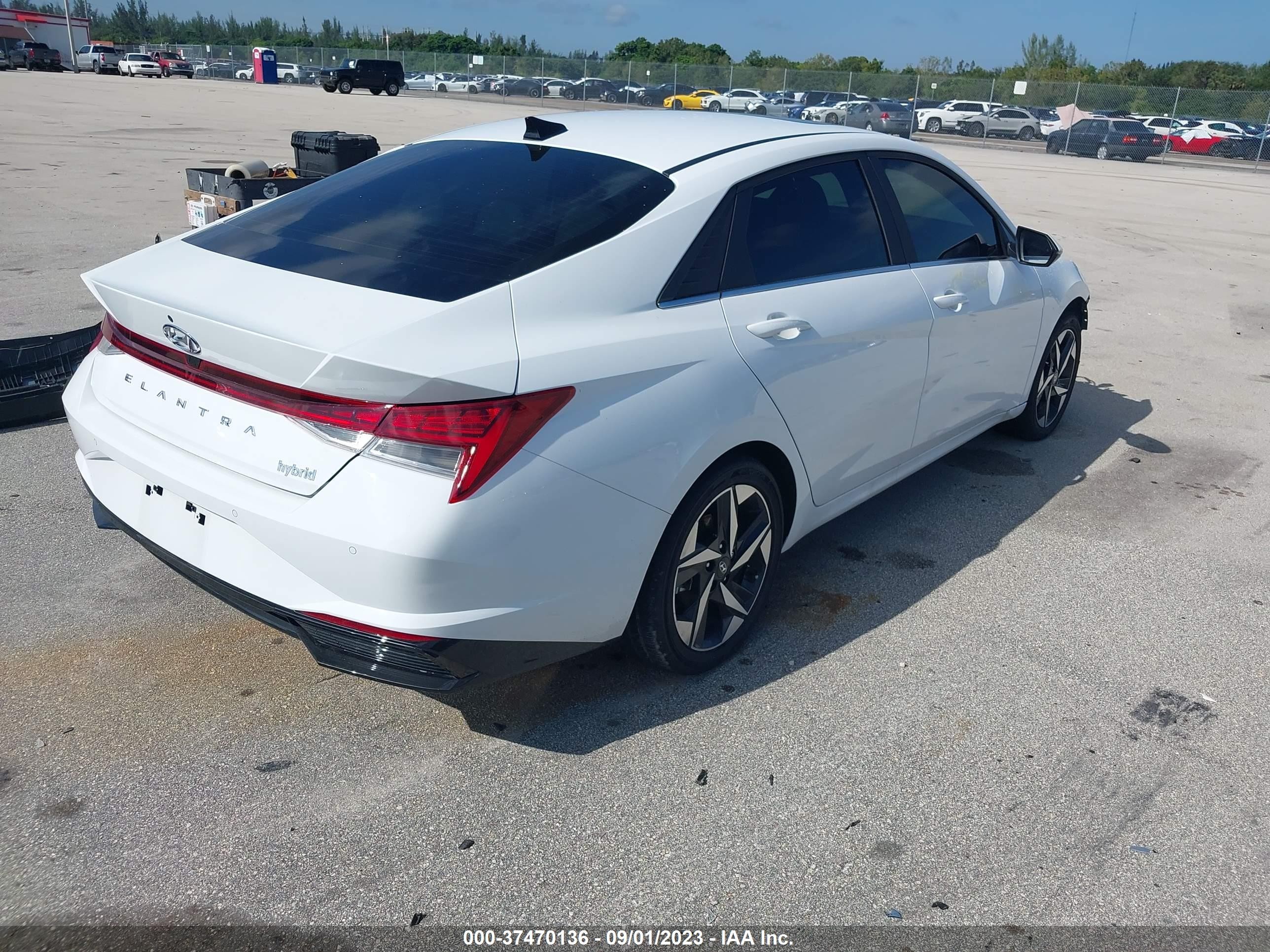 Photo 3 VIN: KMHLN4AJ4PU050668 - HYUNDAI ELANTRA 