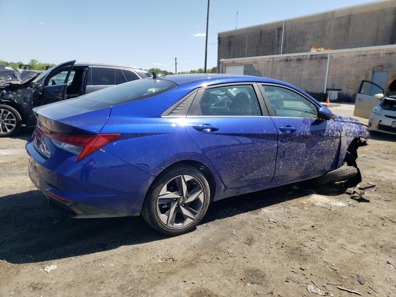 Photo 2 VIN: KMHLN4AJ5PU049755 - HYUNDAI ELANTRA 