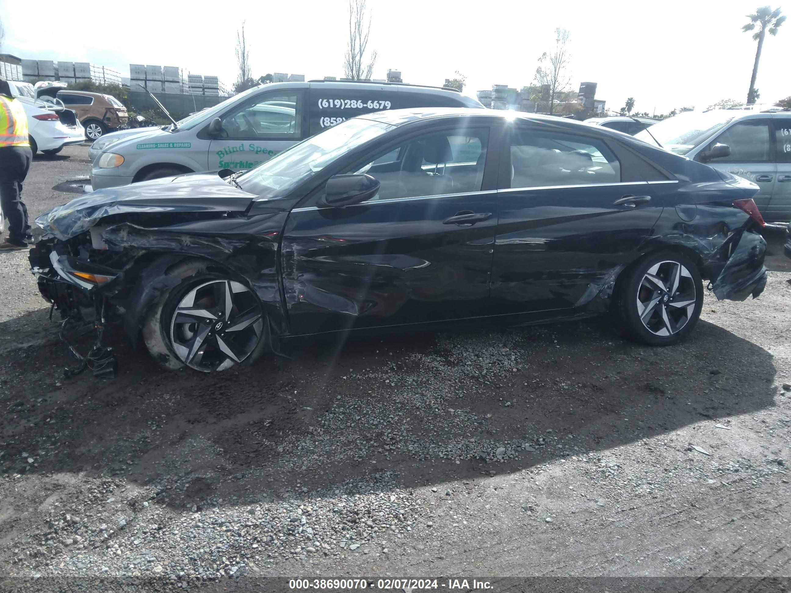 Photo 12 VIN: KMHLN4AJ6PU071022 - HYUNDAI ELANTRA 