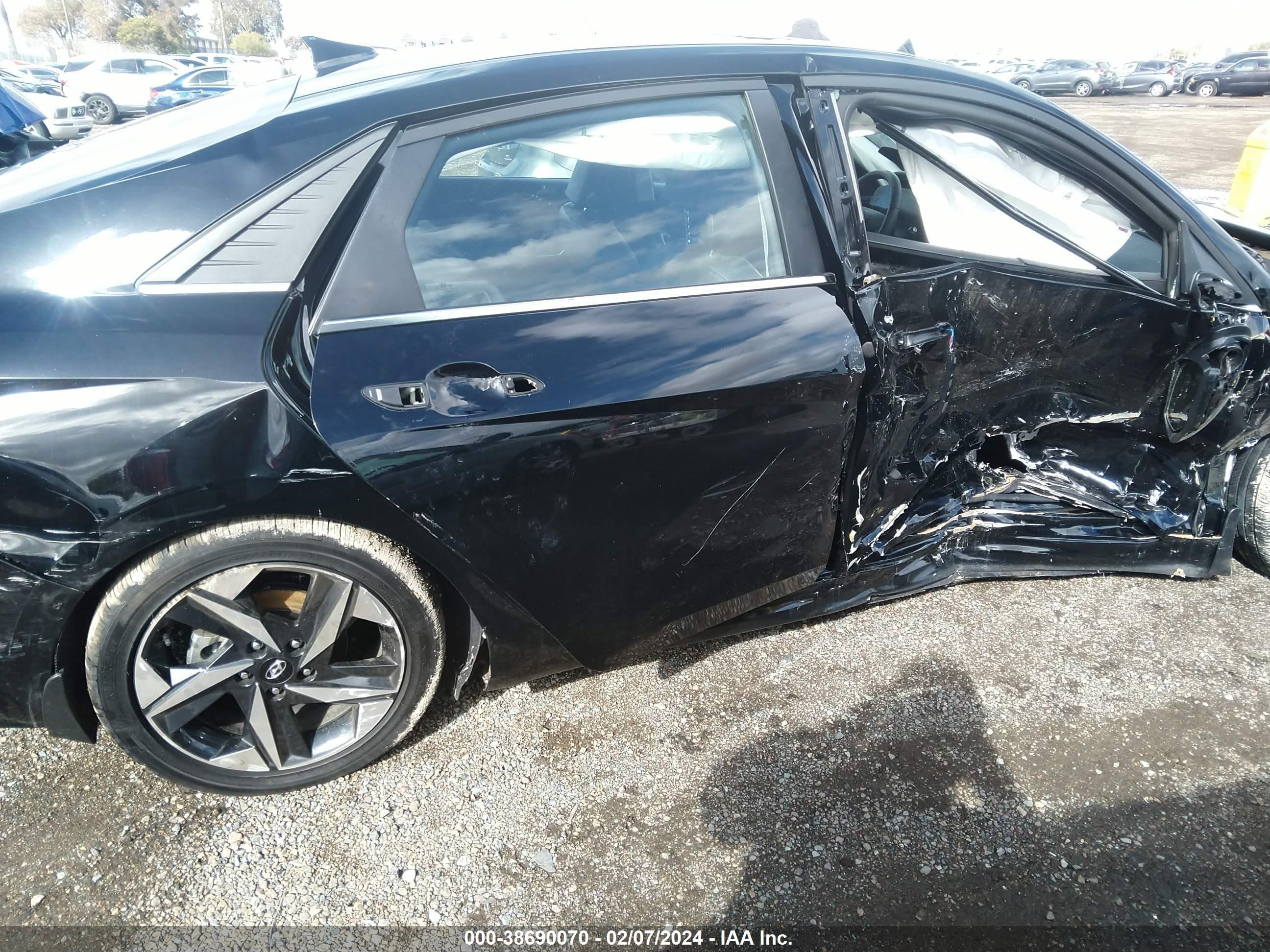 Photo 5 VIN: KMHLN4AJ6PU071022 - HYUNDAI ELANTRA 