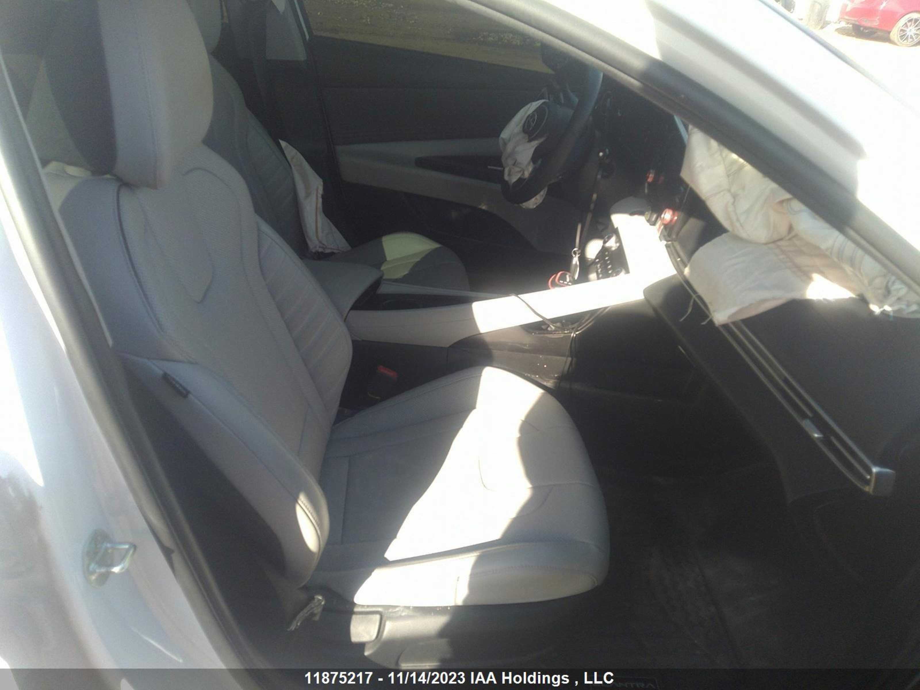 Photo 4 VIN: KMHLN4AJ7NU021744 - HYUNDAI ELANTRA 