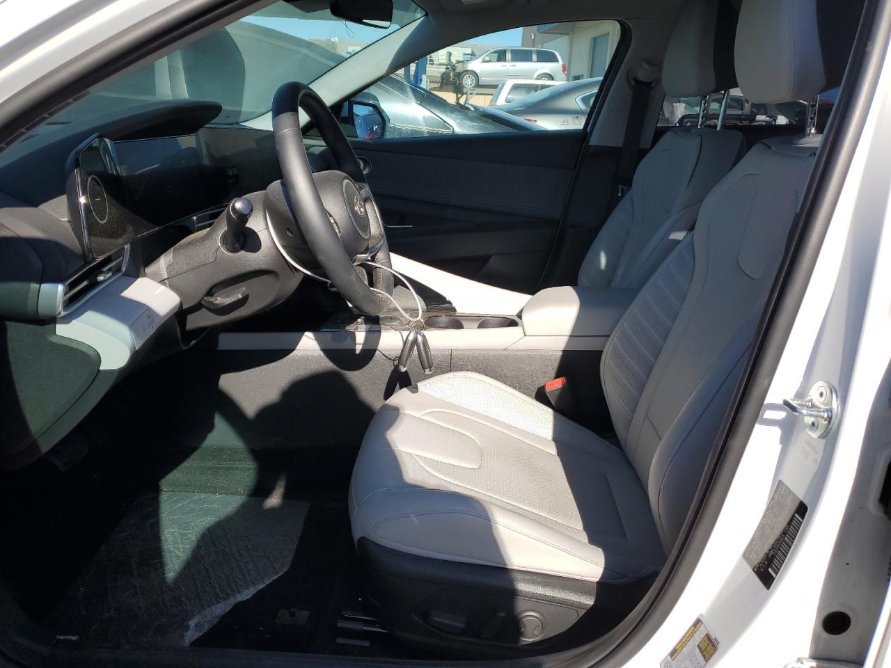 Photo 6 VIN: KMHLN4AJ9PU051427 - HYUNDAI ELANTRA 