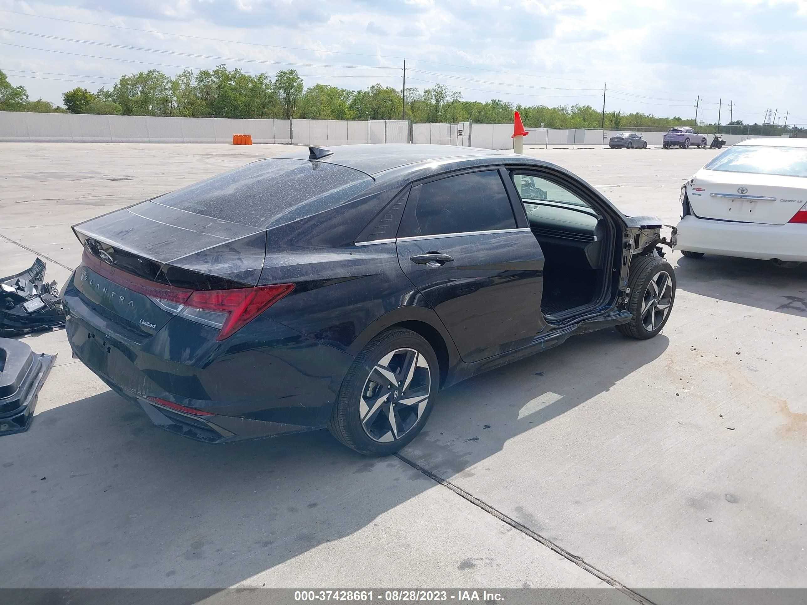 Photo 3 VIN: KMHLP4AG7PU383963 - HYUNDAI ELANTRA 