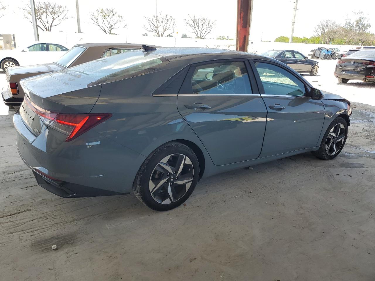 Photo 2 VIN: KMHLP4AG8PU402276 - HYUNDAI ELANTRA 