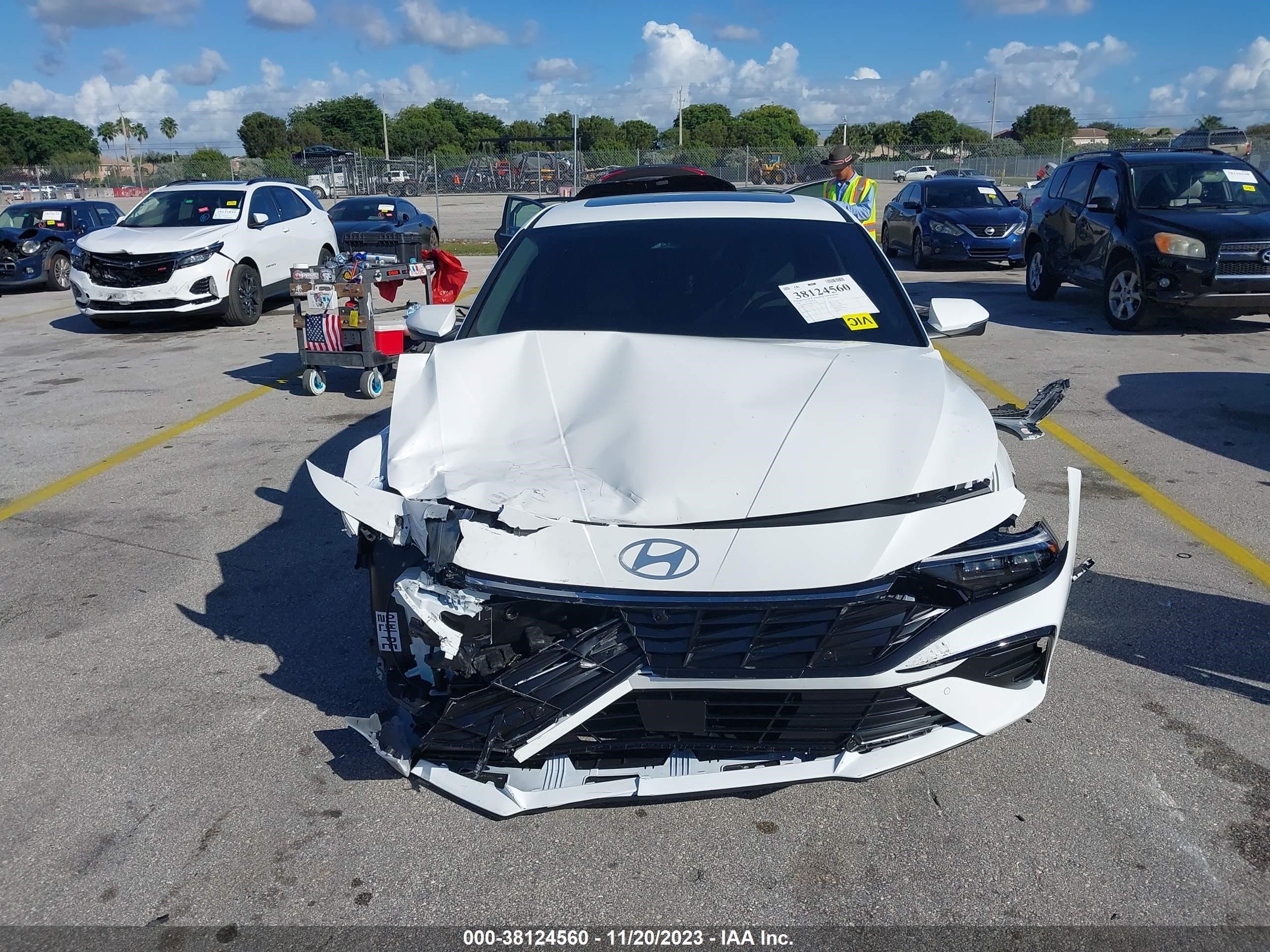 Photo 11 VIN: KMHLP4DG9RU657288 - HYUNDAI ELANTRA 