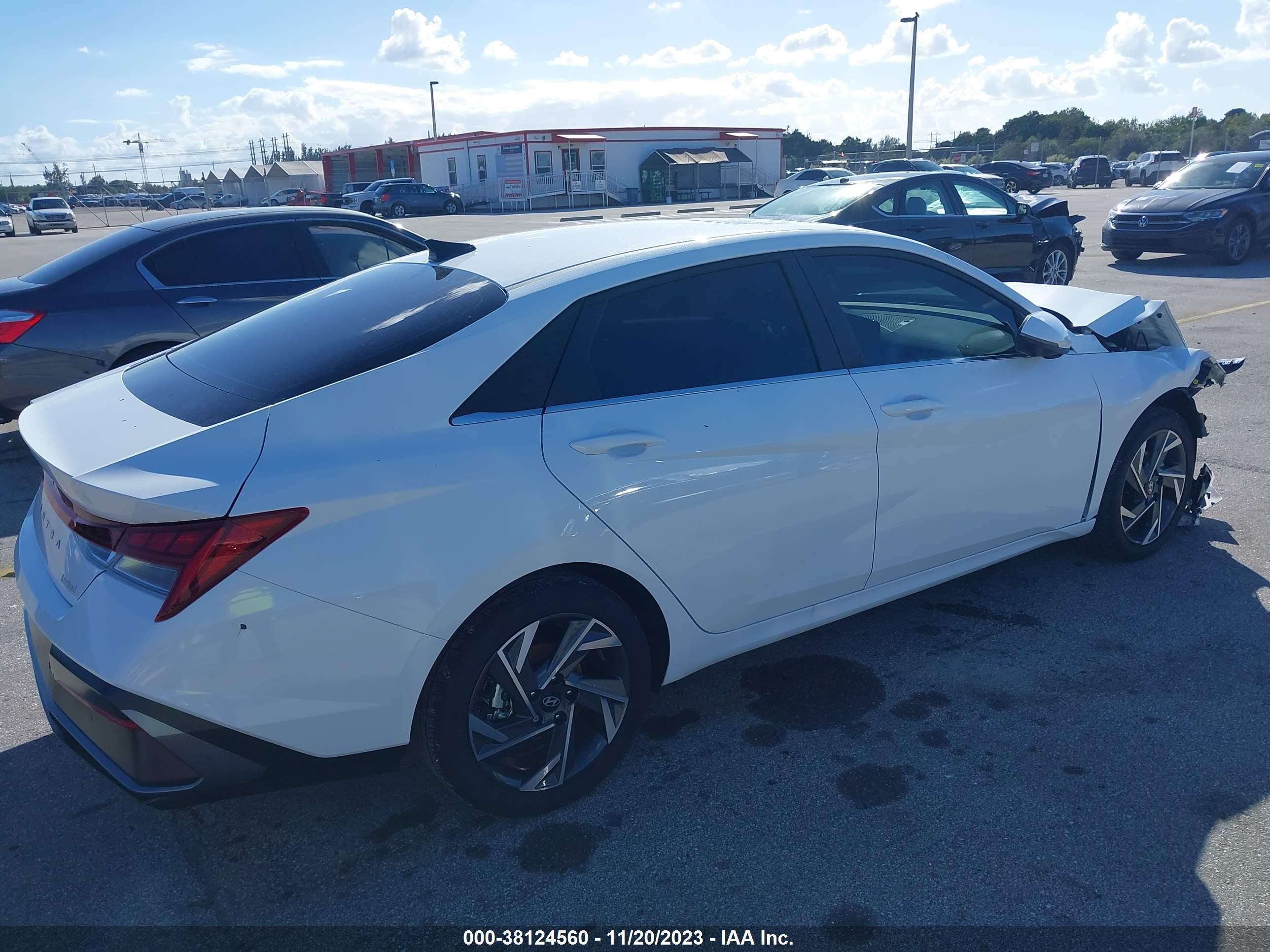 Photo 3 VIN: KMHLP4DG9RU657288 - HYUNDAI ELANTRA 