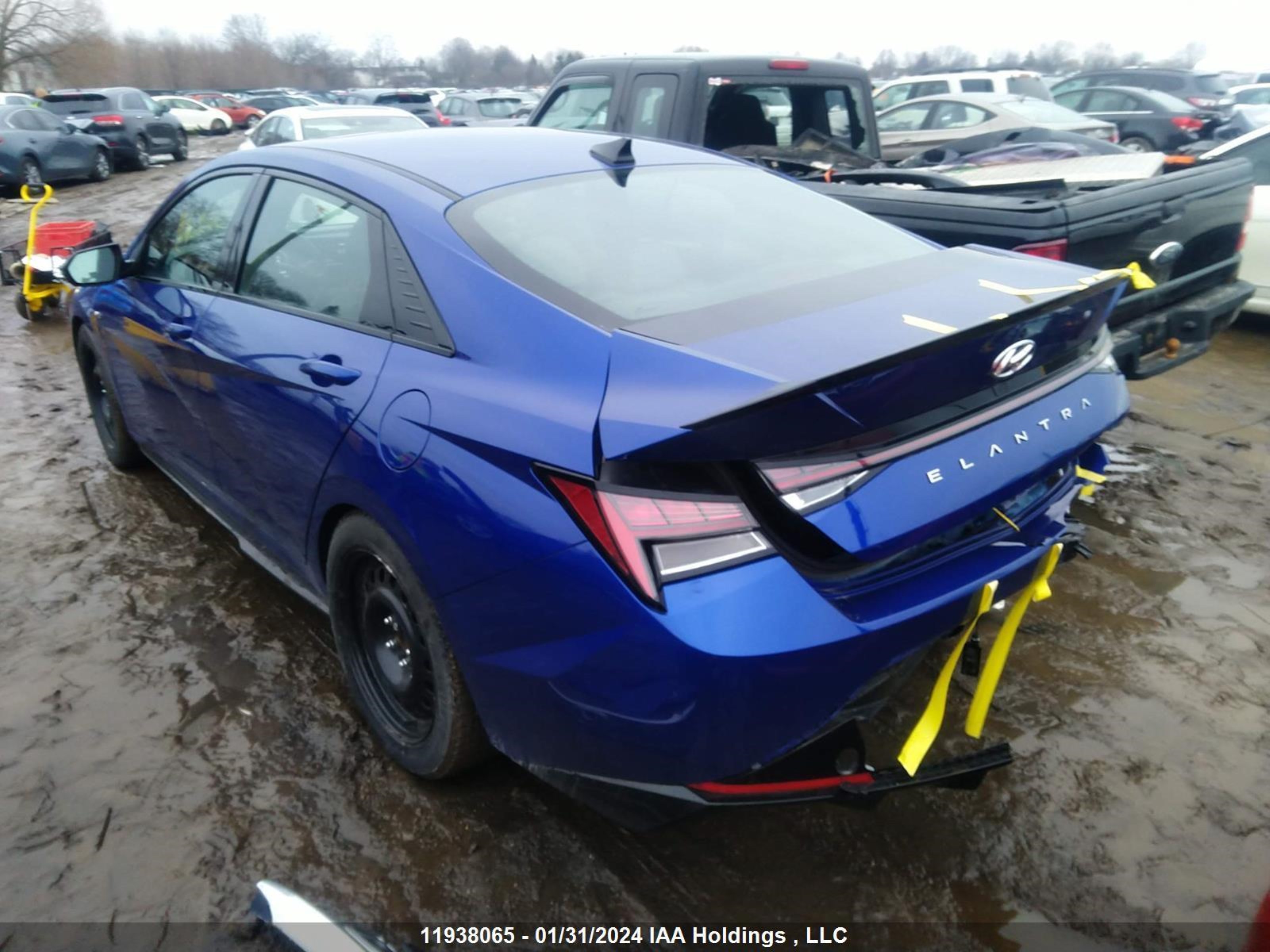 Photo 2 VIN: KMHLR4AF0PU437217 - HYUNDAI ELANTRA 