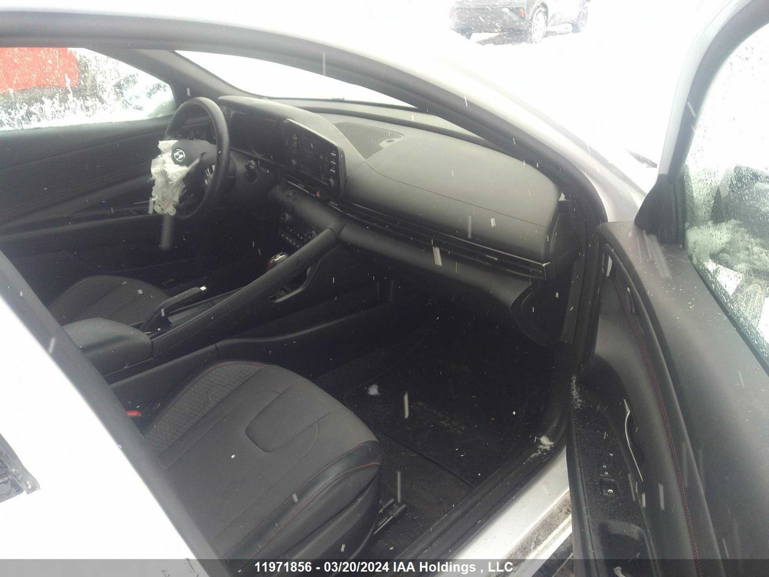 Photo 4 VIN: KMHLR4AF4NU215342 - HYUNDAI ELANTRA 