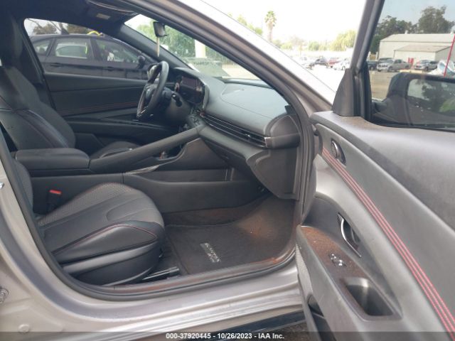 Photo 4 VIN: KMHLR4AF4PU398759 - HYUNDAI ELANTRA 