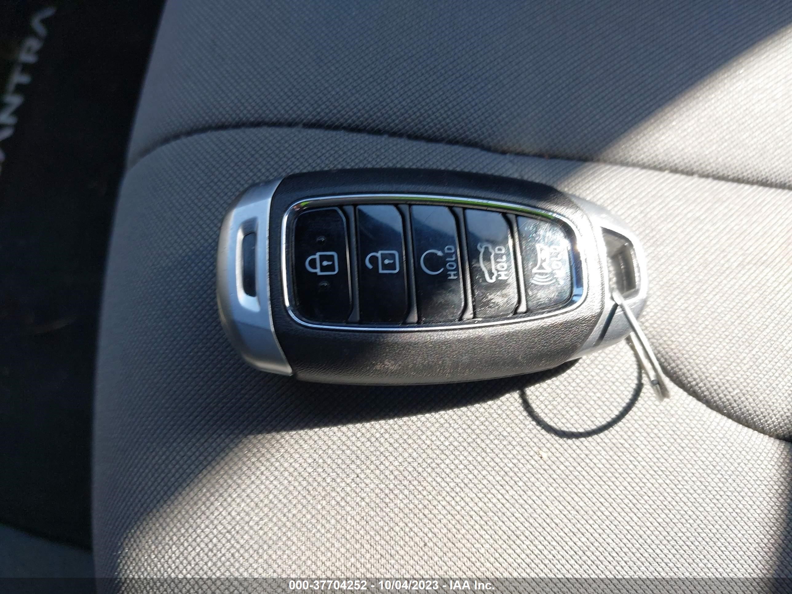 Photo 10 VIN: KMHLS4AG0PU441930 - HYUNDAI ELANTRA 