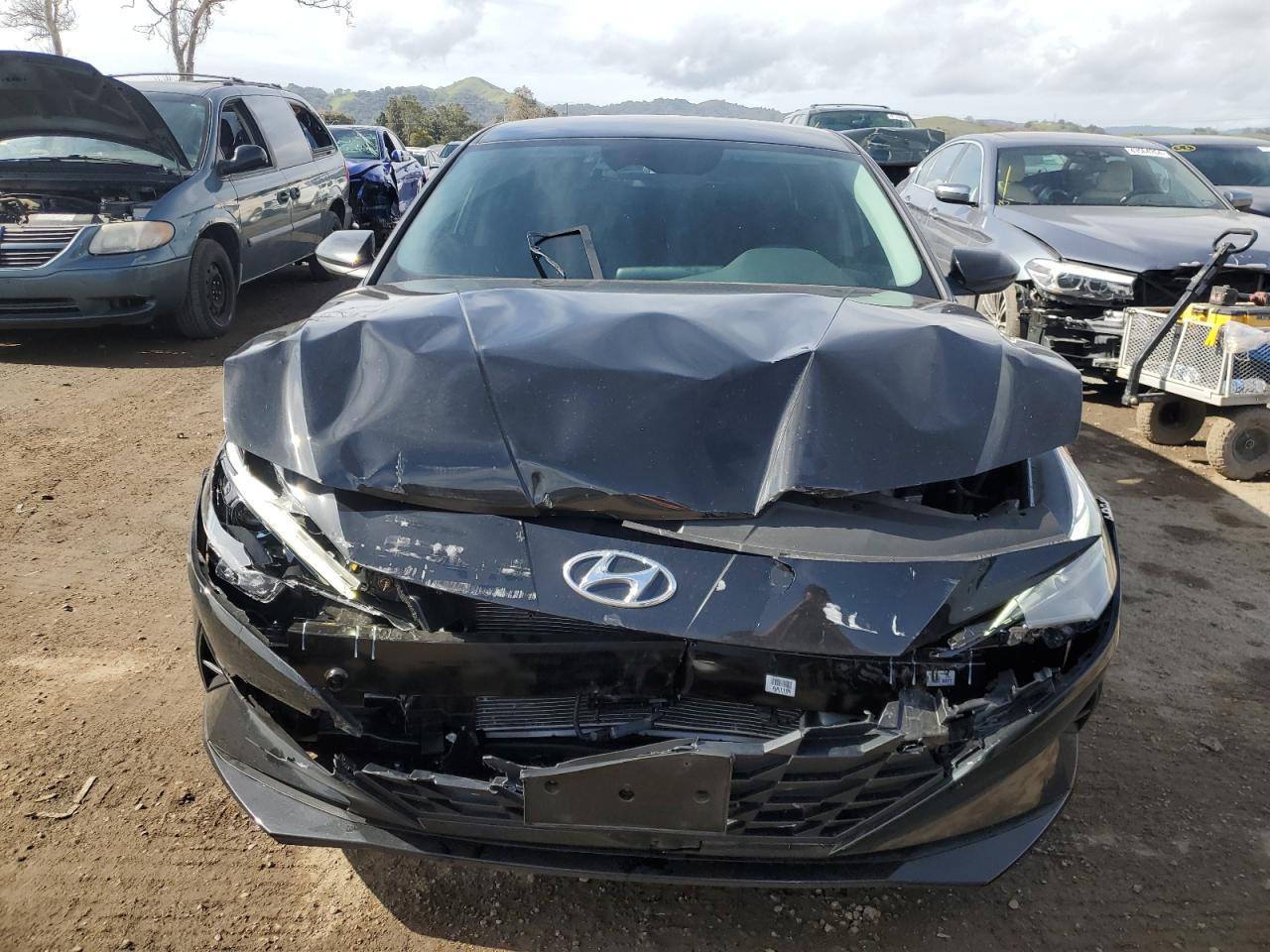 Photo 4 VIN: KMHLS4AG1PU517851 - HYUNDAI ELANTRA 