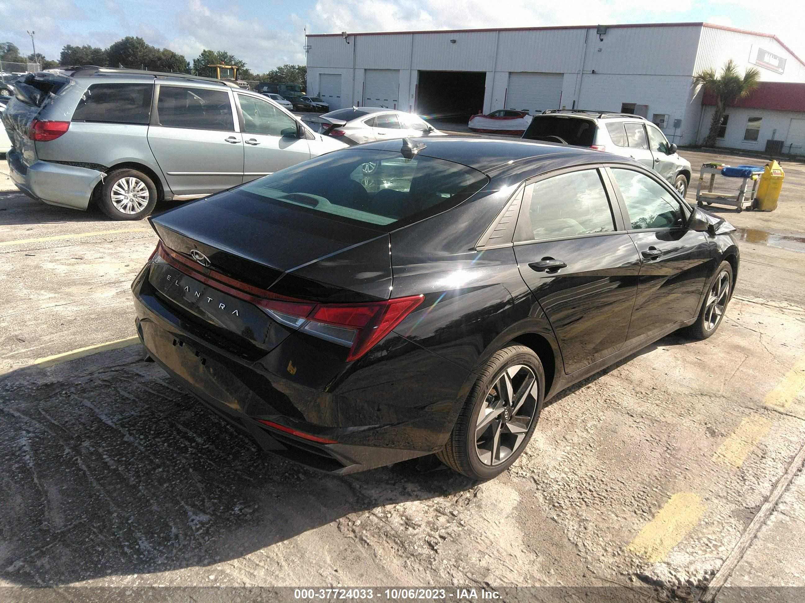 Photo 3 VIN: KMHLS4AG2PU562037 - HYUNDAI ELANTRA 