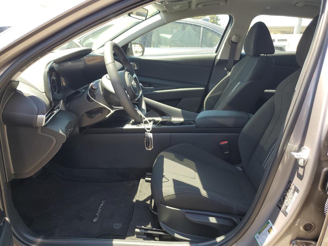 Photo 6 VIN: KMHLS4AG3PU584452 - HYUNDAI ELANTRA 