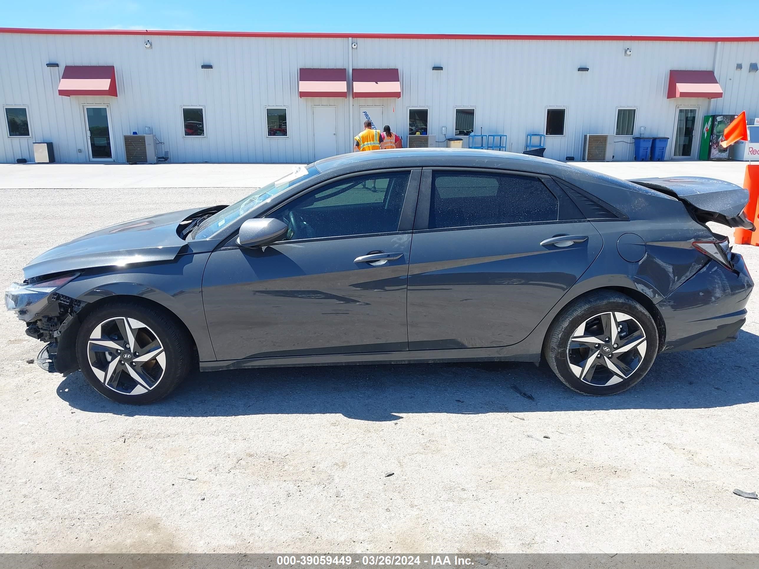 Photo 13 VIN: KMHLS4AG4PU583102 - HYUNDAI ELANTRA 