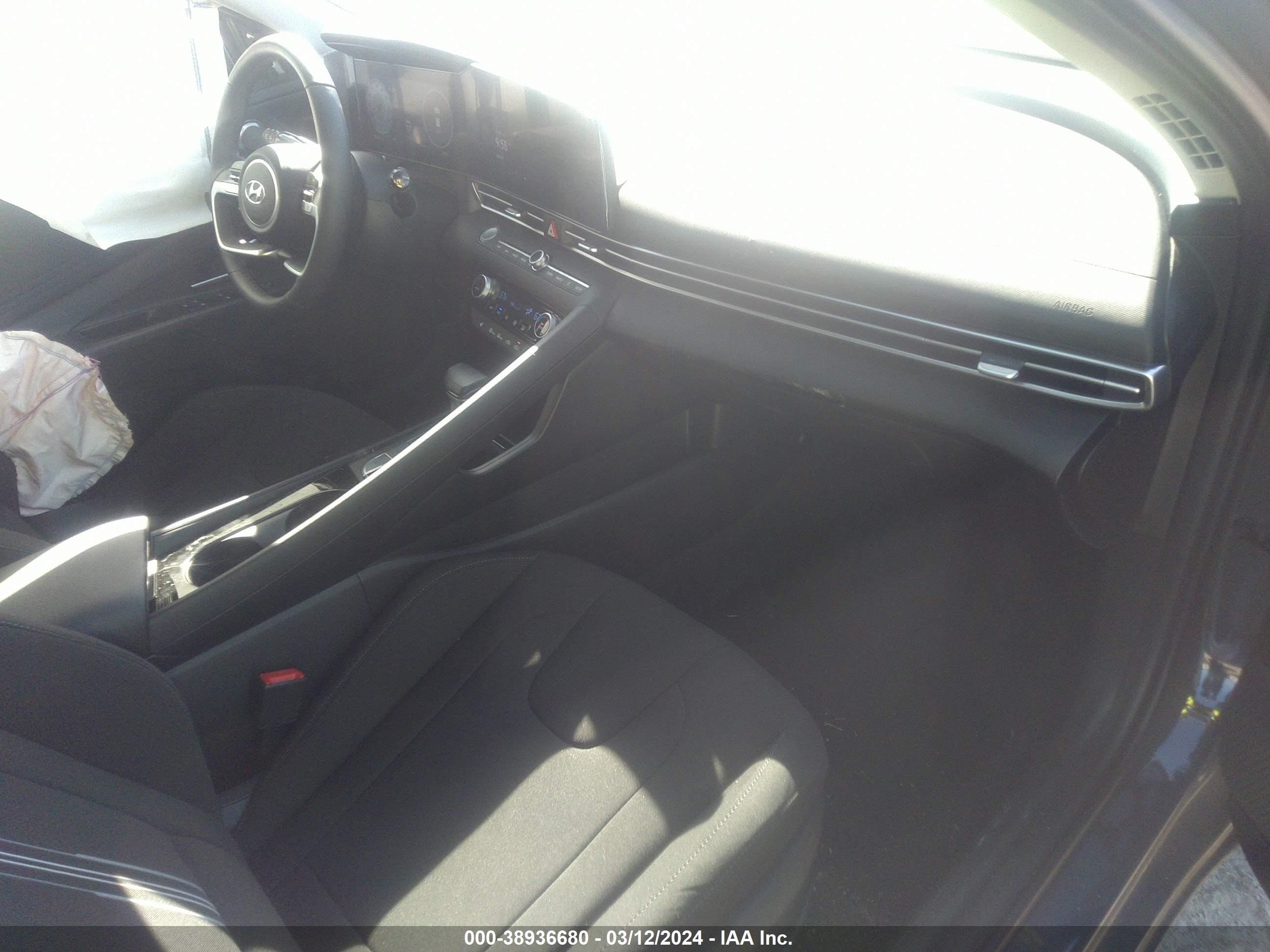 Photo 4 VIN: KMHLS4AG5PU602062 - HYUNDAI ELANTRA 