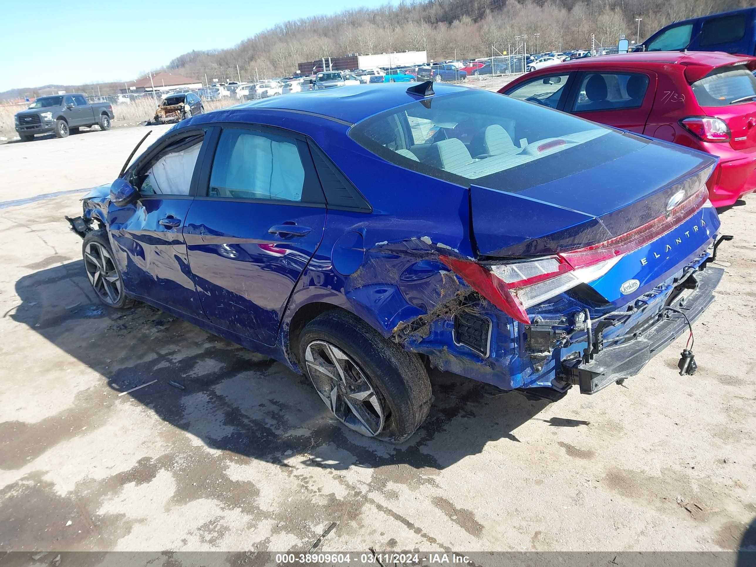 Photo 2 VIN: KMHLS4AG6PU491876 - HYUNDAI ELANTRA 