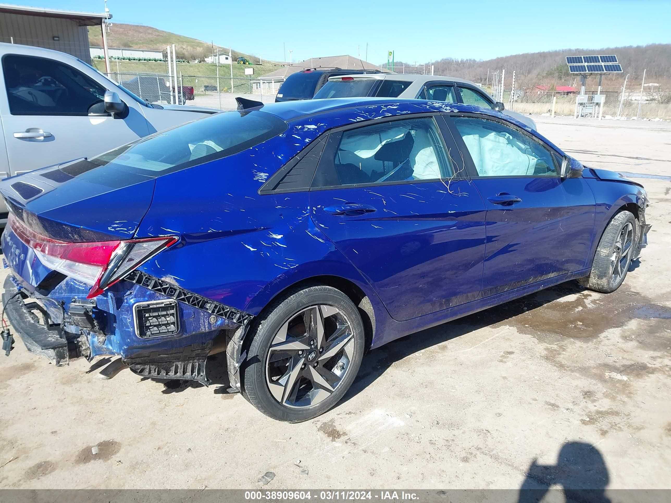 Photo 3 VIN: KMHLS4AG6PU491876 - HYUNDAI ELANTRA 