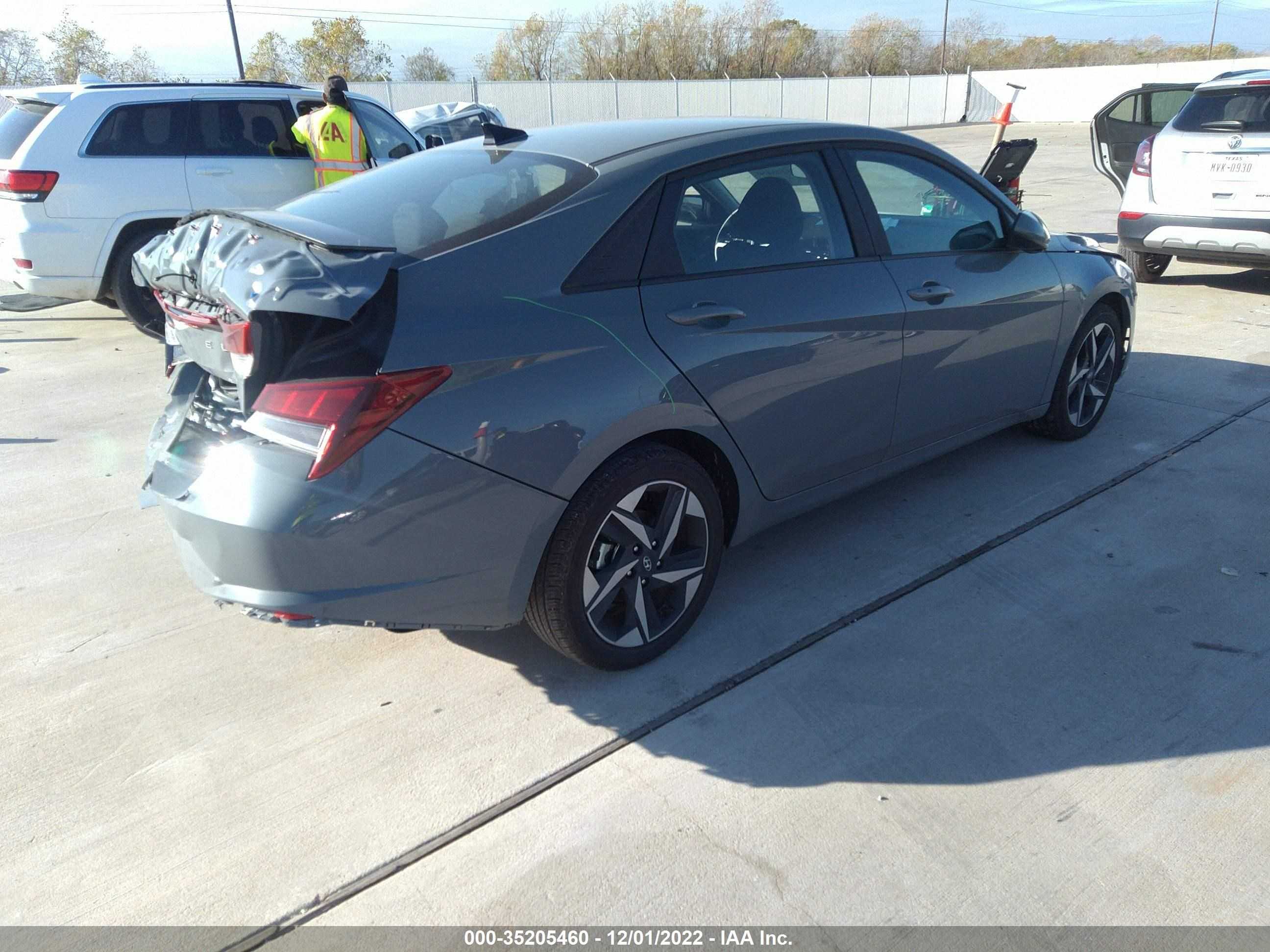 Photo 3 VIN: KMHLS4AG7PU403532 - HYUNDAI ELANTRA 