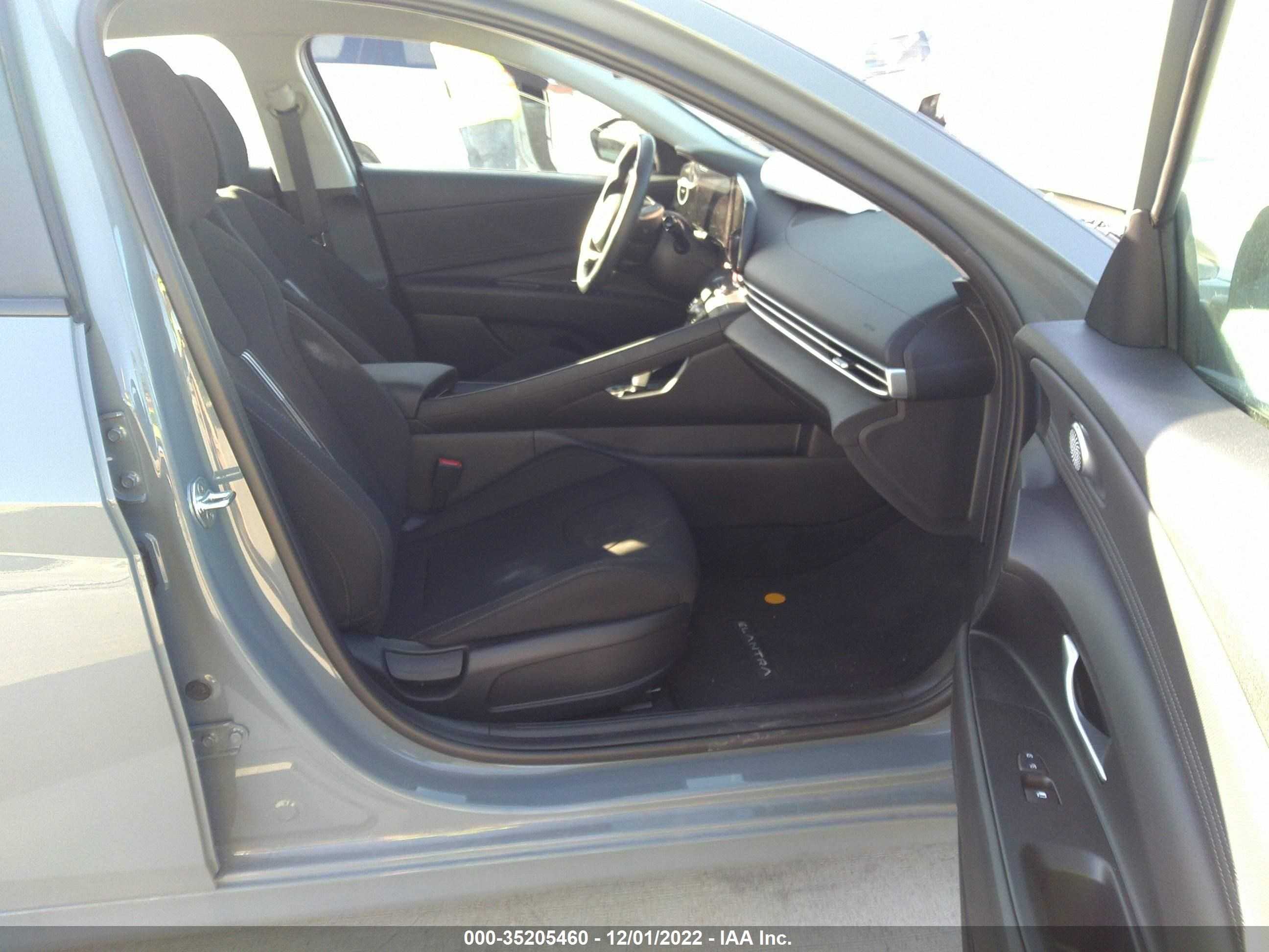 Photo 4 VIN: KMHLS4AG7PU403532 - HYUNDAI ELANTRA 