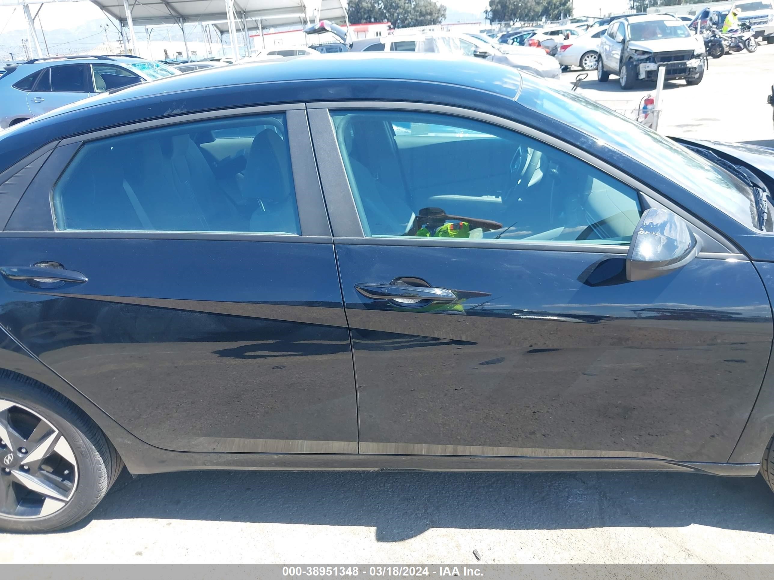 Photo 13 VIN: KMHLS4AG7PU522634 - HYUNDAI ELANTRA 