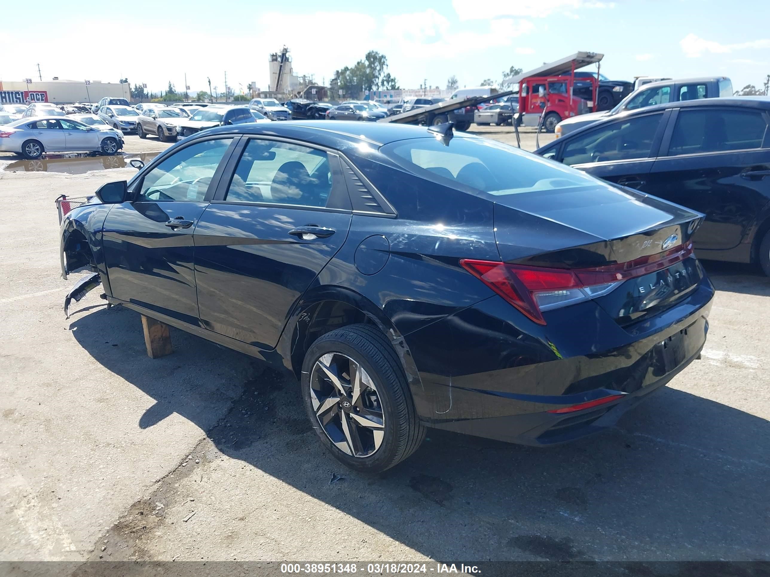 Photo 2 VIN: KMHLS4AG7PU522634 - HYUNDAI ELANTRA 