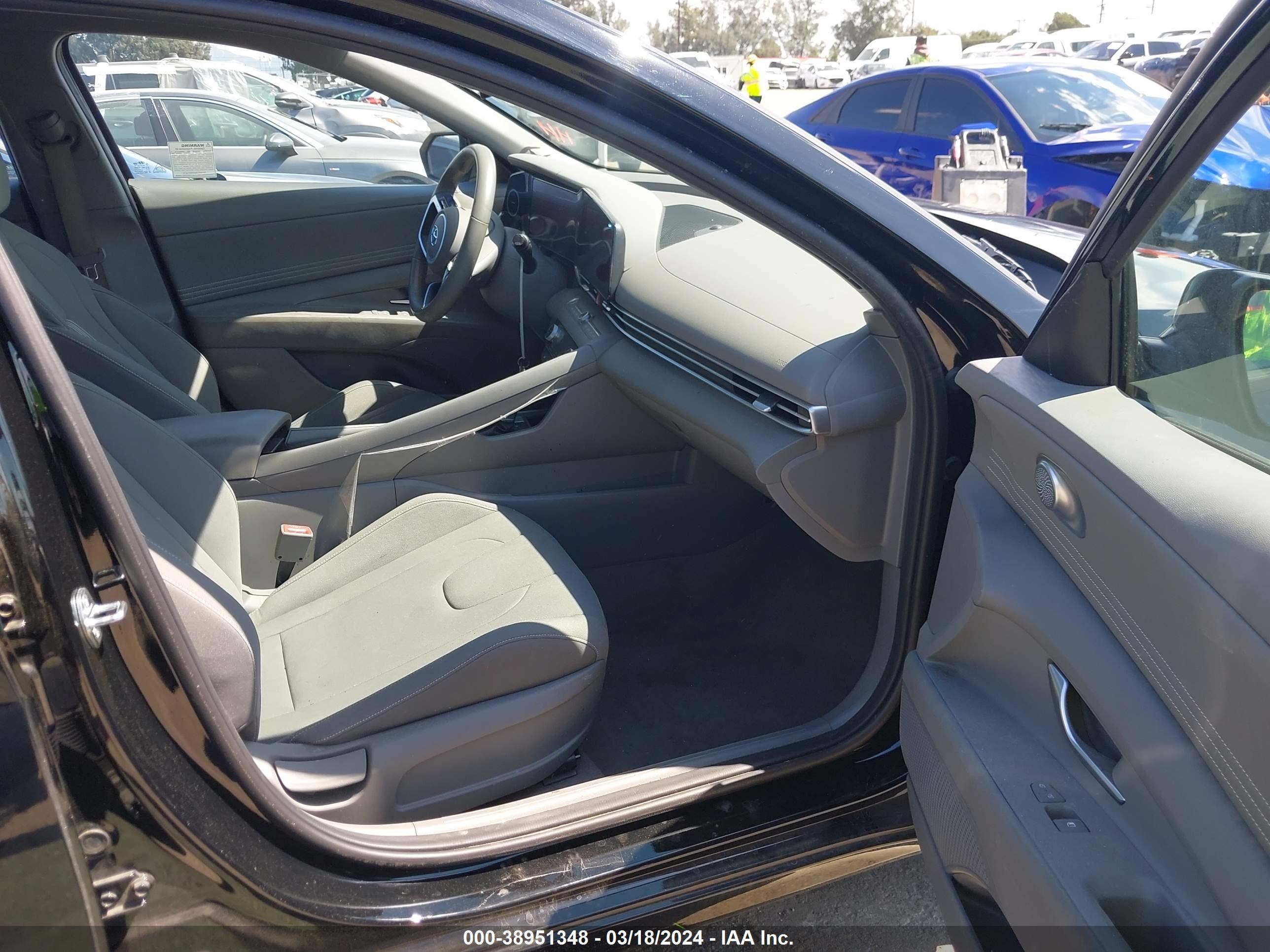 Photo 4 VIN: KMHLS4AG7PU522634 - HYUNDAI ELANTRA 