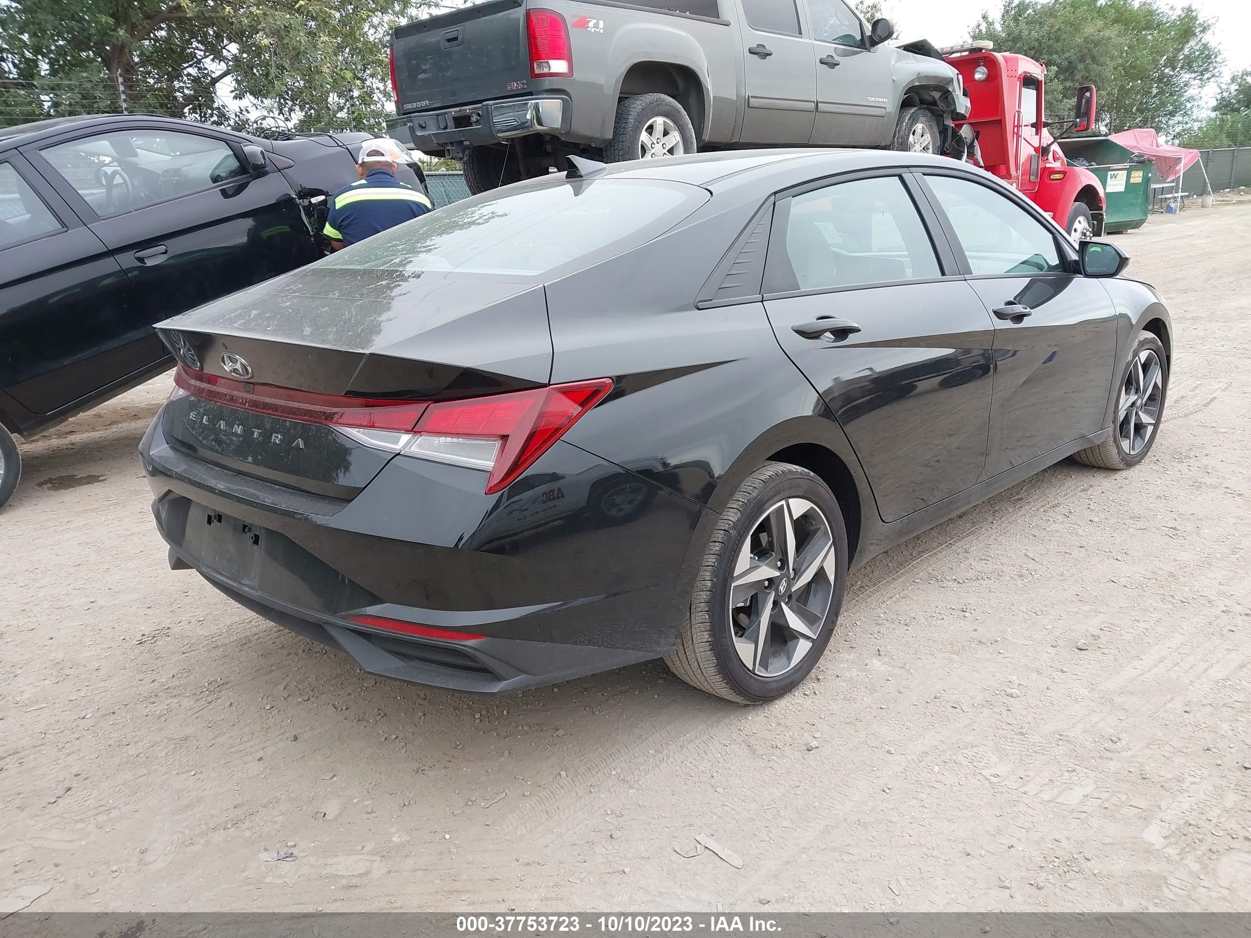 Photo 3 VIN: KMHLS4AG8PU513120 - HYUNDAI ELANTRA 