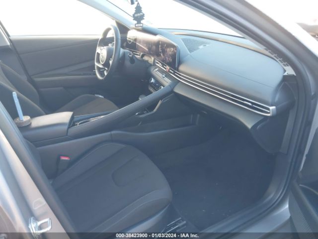 Photo 4 VIN: KMHLS4AG9PU387737 - HYUNDAI ELANTRA 