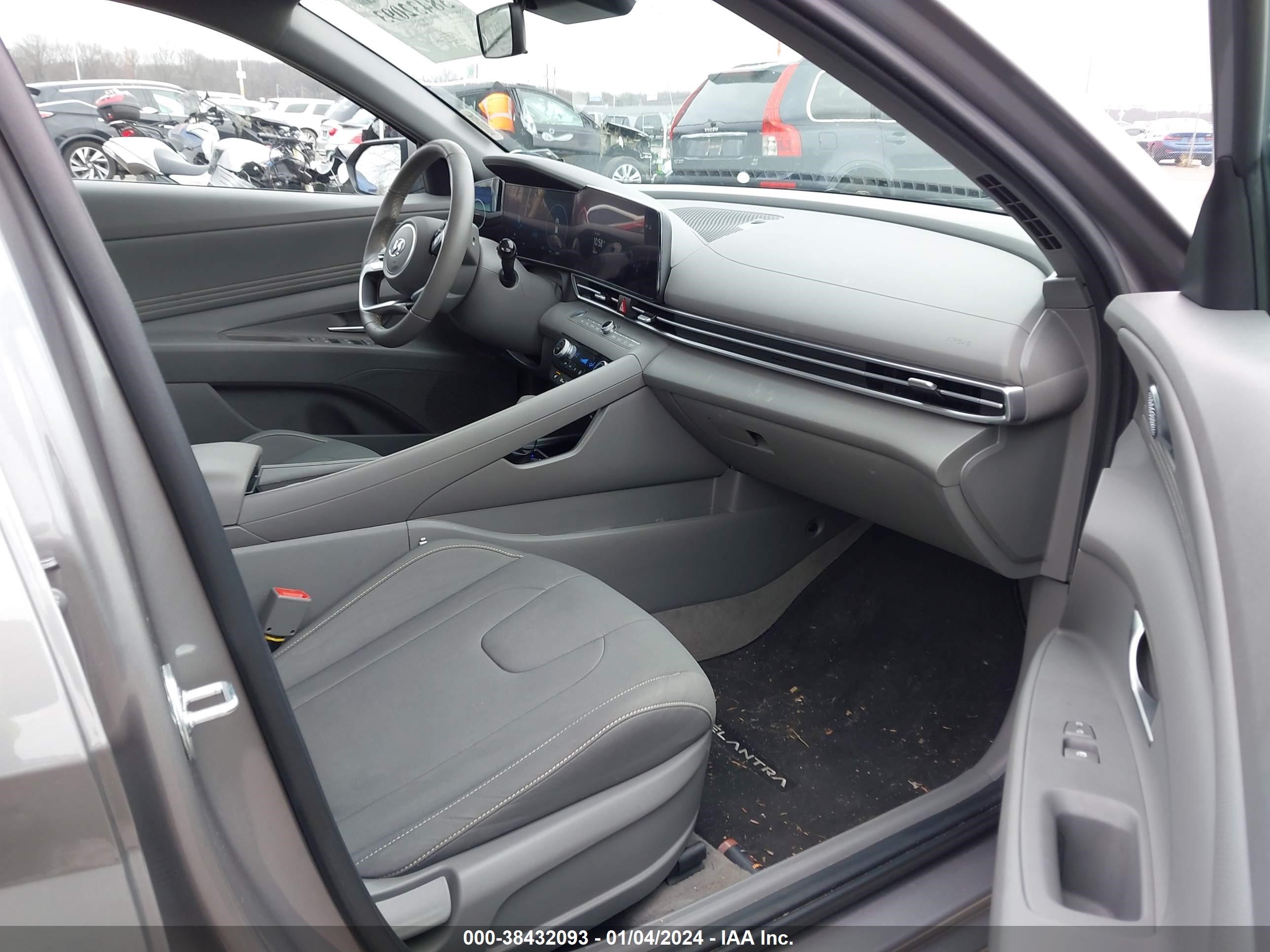 Photo 4 VIN: KMHLS4AG9PU596699 - HYUNDAI ELANTRA 