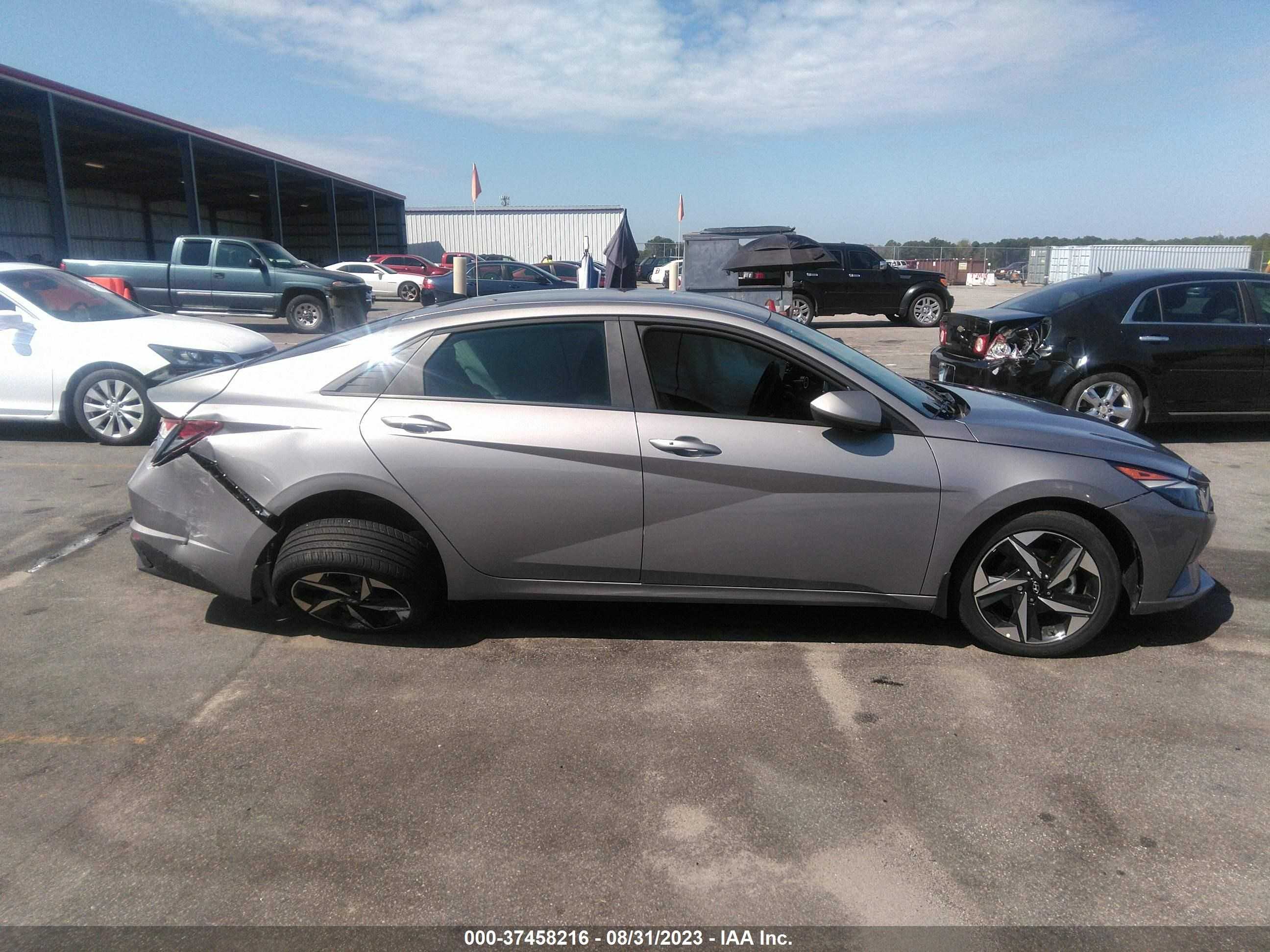 Photo 11 VIN: KMHLS4AGXPU465085 - HYUNDAI ELANTRA 