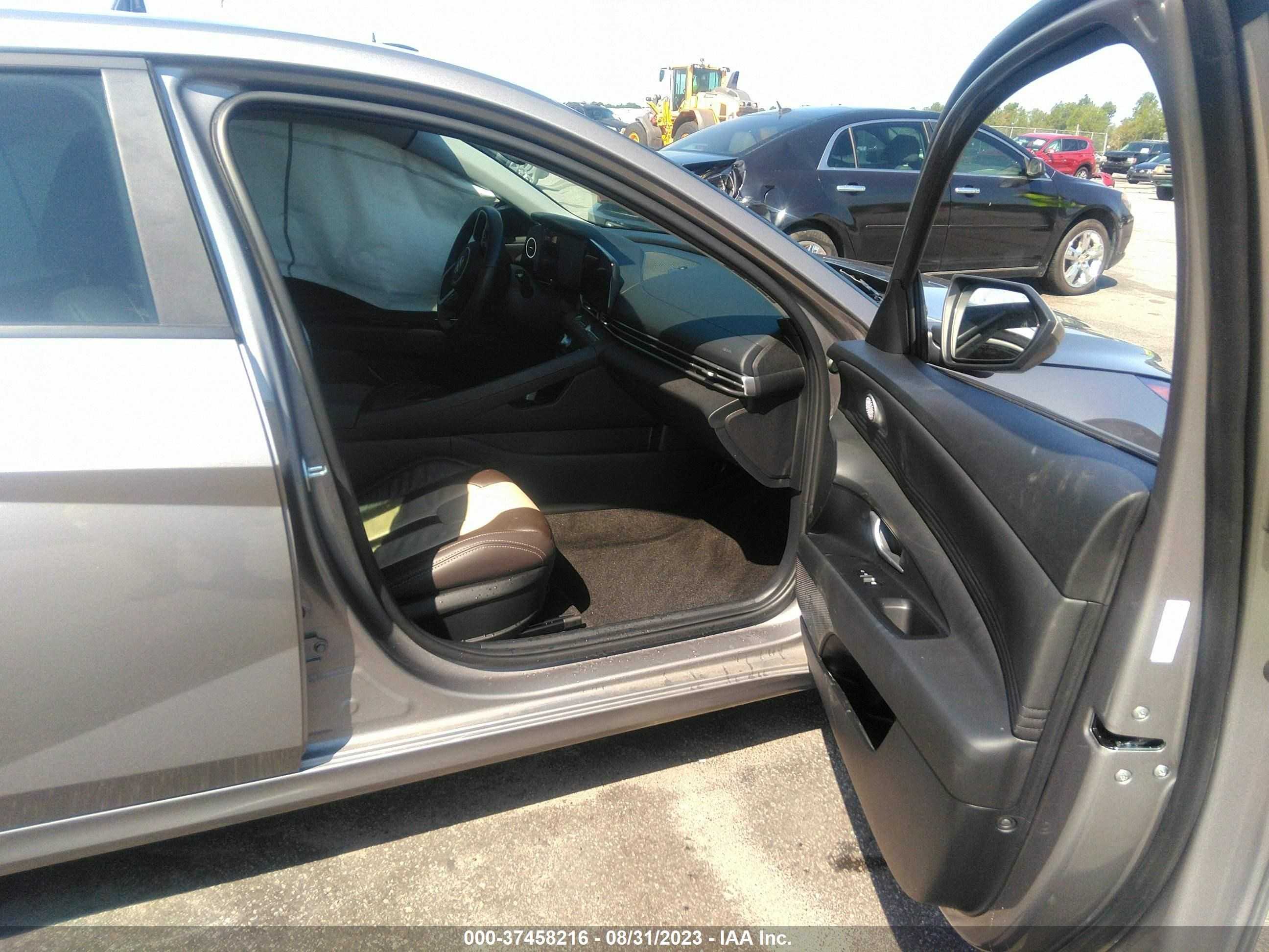 Photo 4 VIN: KMHLS4AGXPU465085 - HYUNDAI ELANTRA 