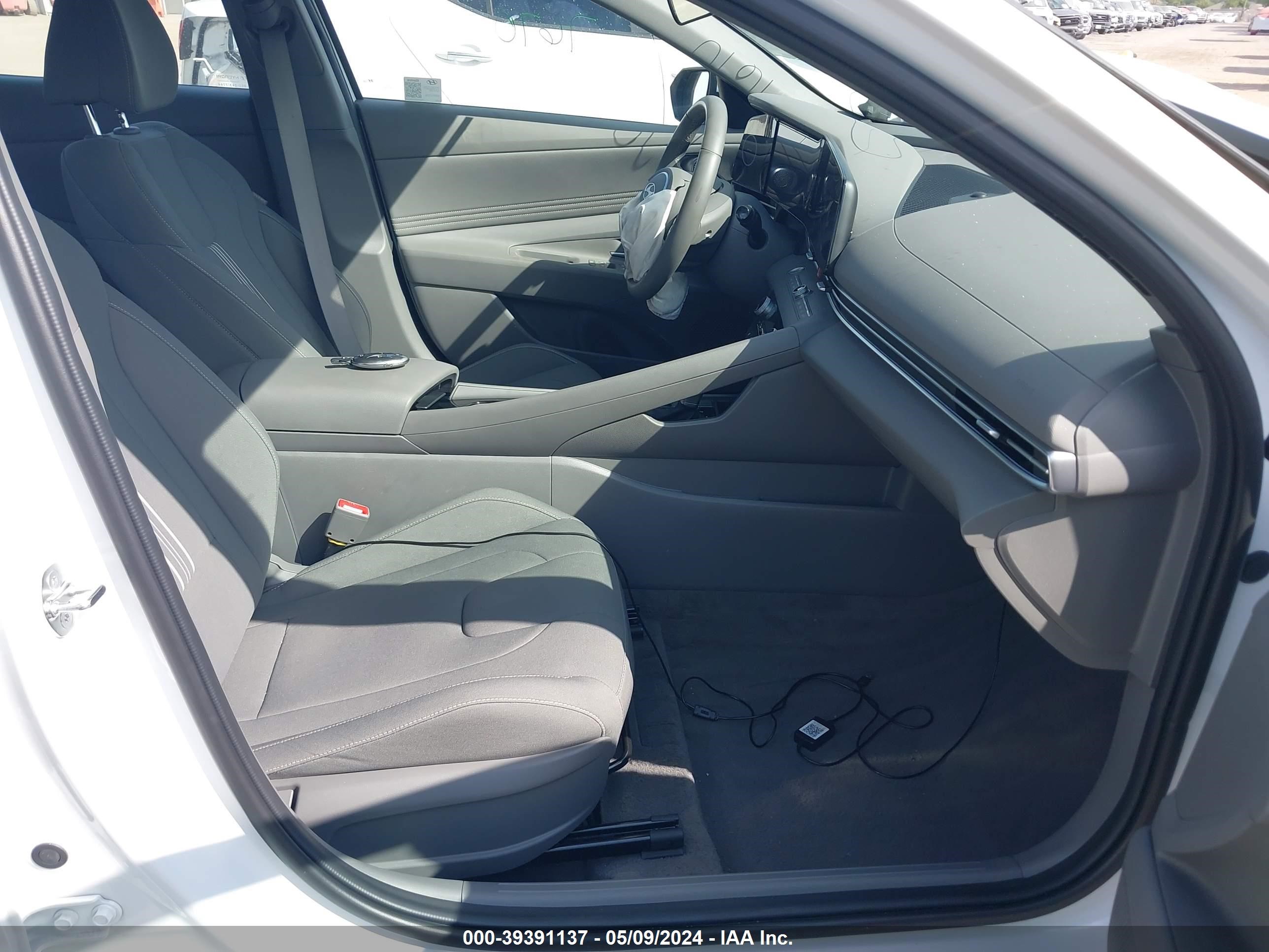 Photo 4 VIN: KMHLS4DG8RU673447 - HYUNDAI ELANTRA 