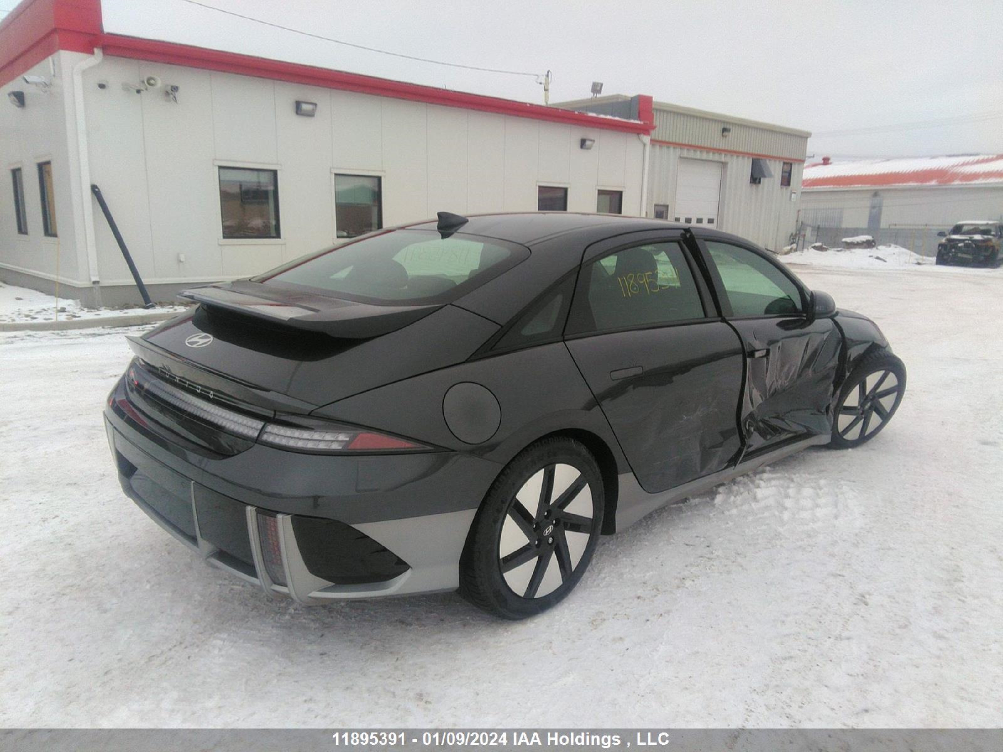 Photo 3 VIN: KMHM34AA3PA041892 - HYUNDAI IONIQ 