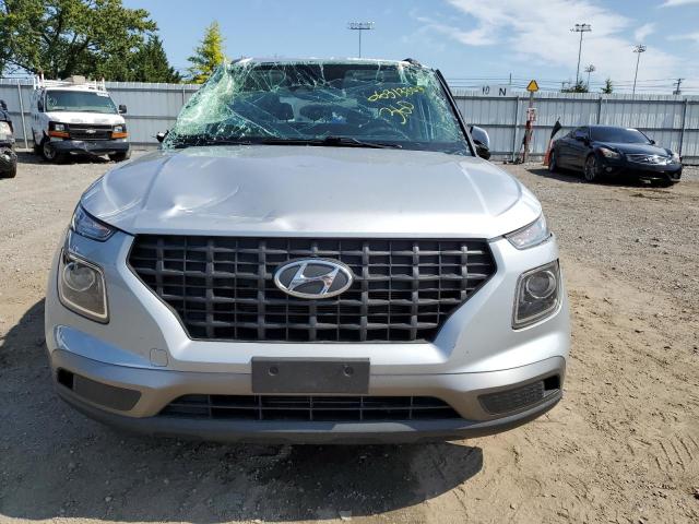 Photo 4 VIN: KMHRB8A33LU034919 - HYUNDAI VENUE SE 