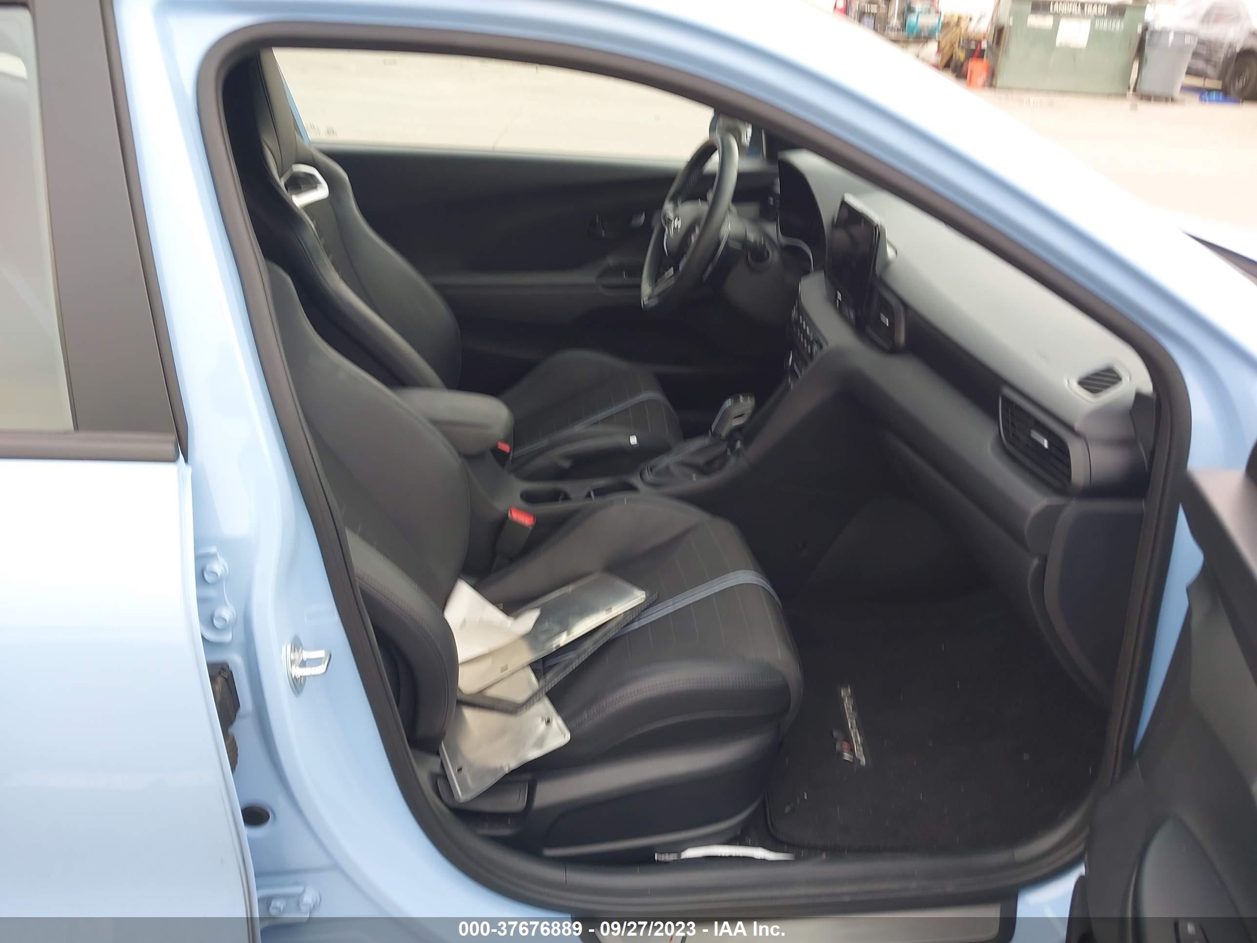 Photo 4 VIN: KMHT36AH3NU013896 - HYUNDAI VELOSTER 