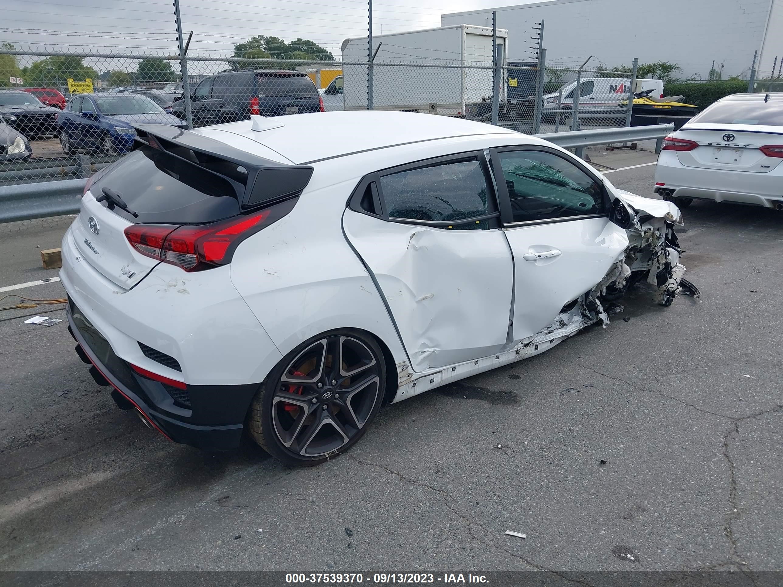 Photo 3 VIN: KMHT36AH5NU014497 - HYUNDAI VELOSTER 