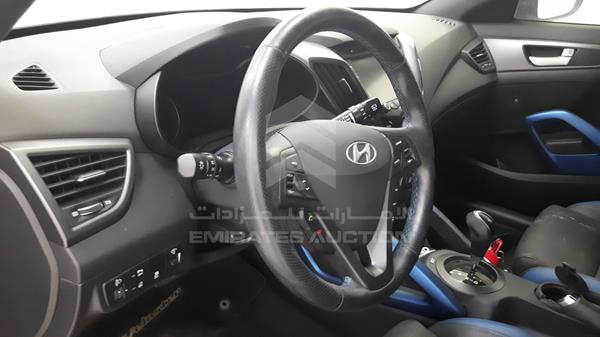 Photo 8 VIN: KMHTC01E0GU246790 - HYUNDAI VELOSTER 