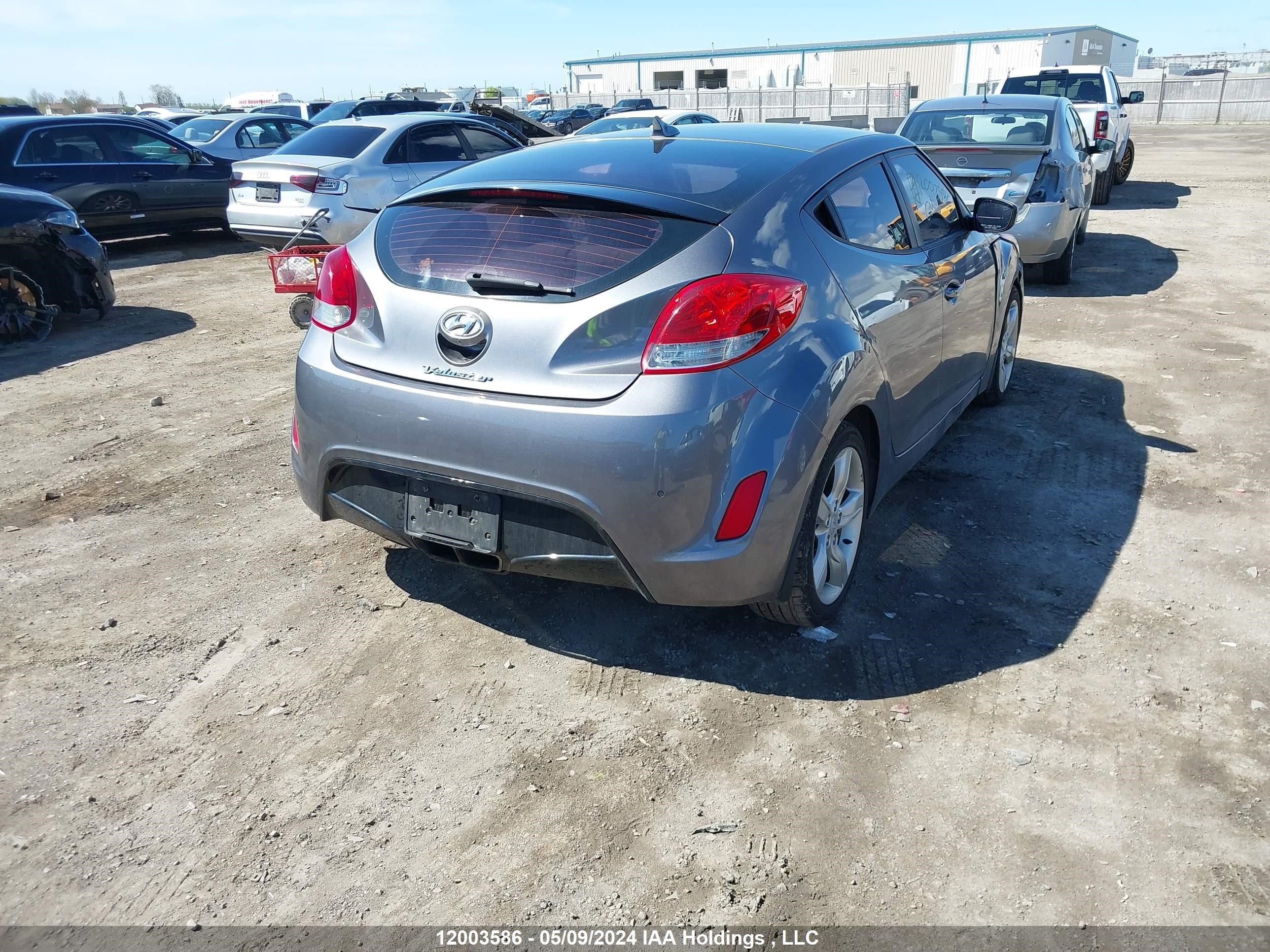 Photo 3 VIN: KMHTC6AD0CU030827 - HYUNDAI VELOSTER 