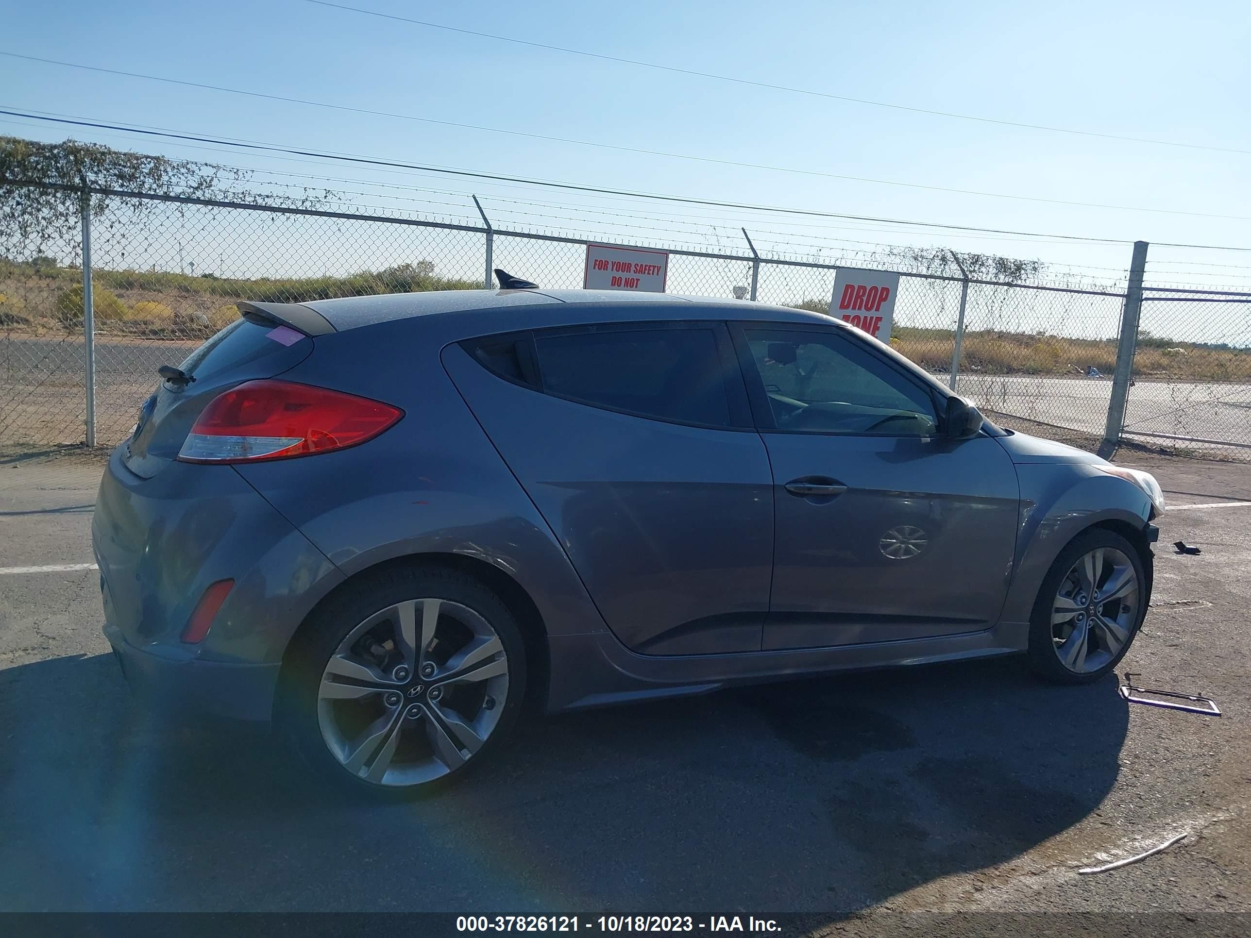 Photo 13 VIN: KMHTC6AD0CU067845 - HYUNDAI VELOSTER 