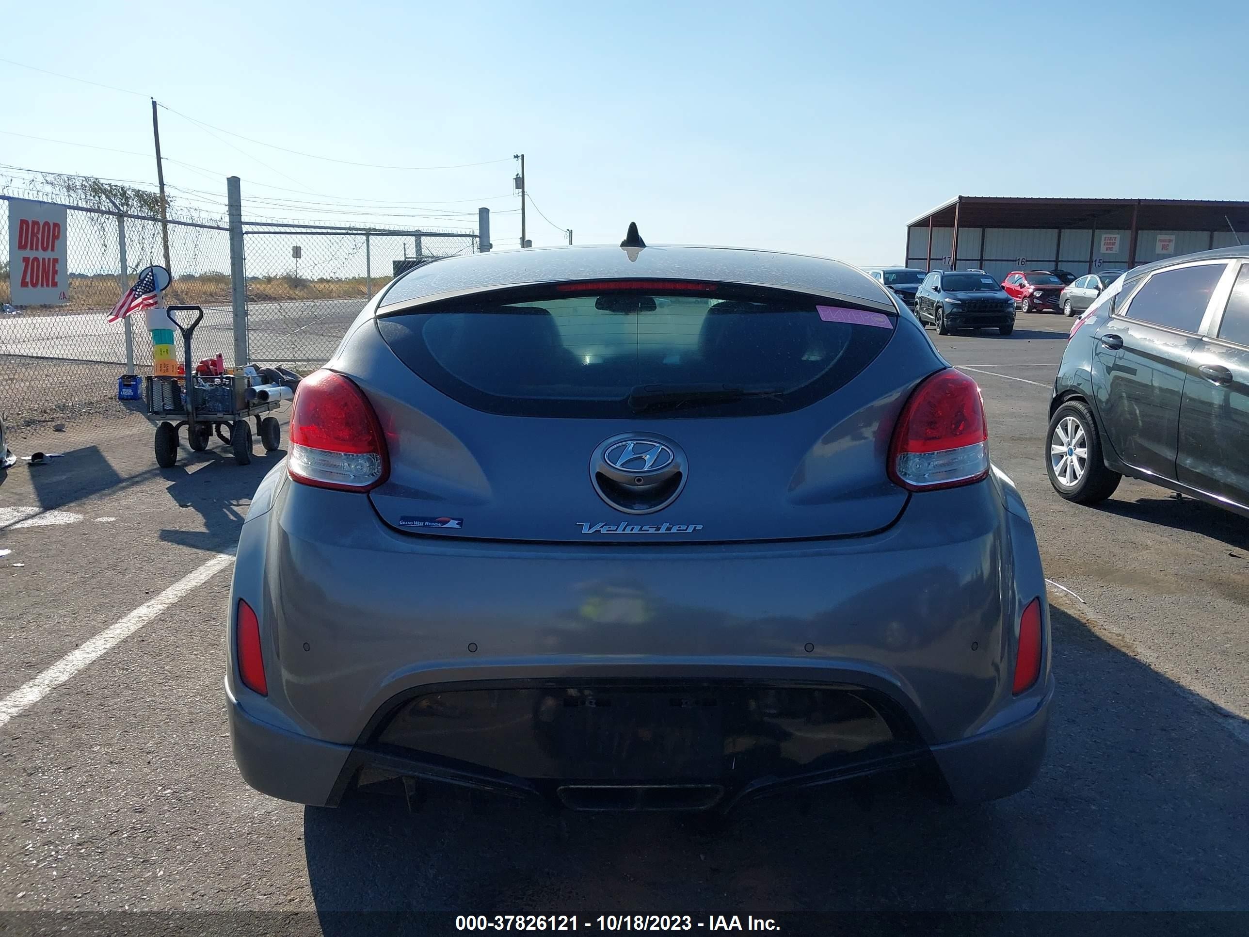 Photo 16 VIN: KMHTC6AD0CU067845 - HYUNDAI VELOSTER 