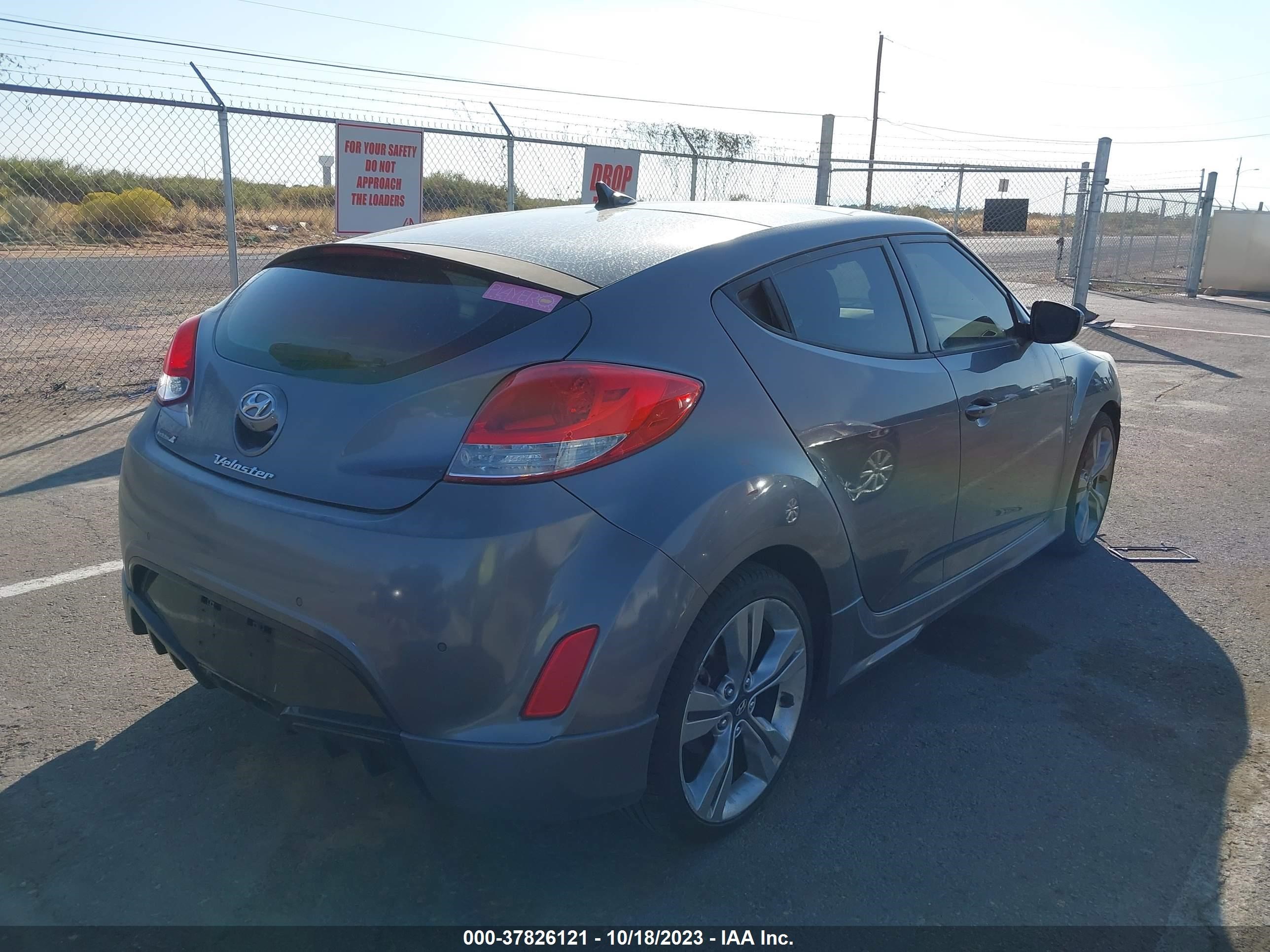 Photo 3 VIN: KMHTC6AD0CU067845 - HYUNDAI VELOSTER 