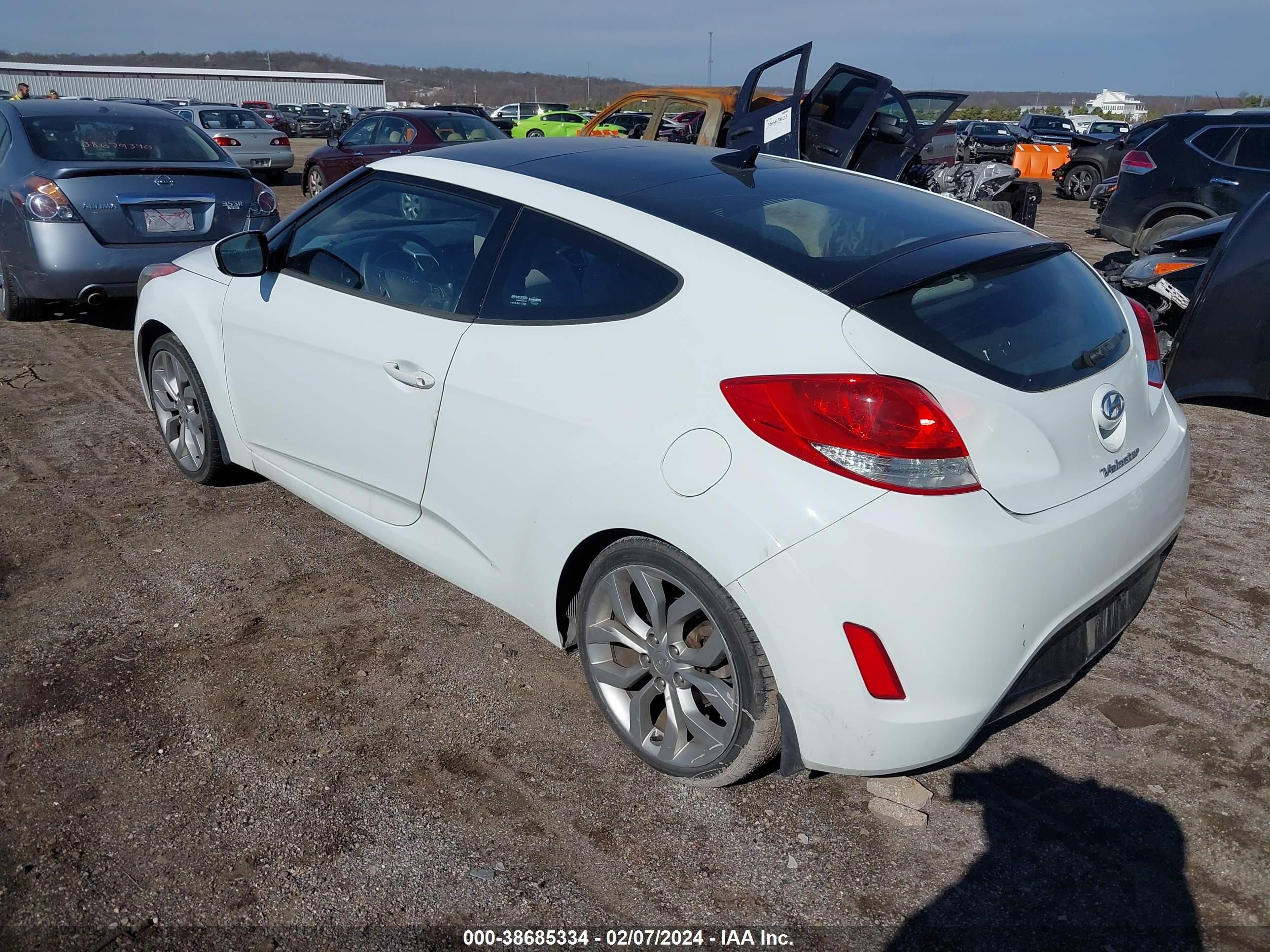 Photo 2 VIN: KMHTC6AD0DU116513 - HYUNDAI VELOSTER 